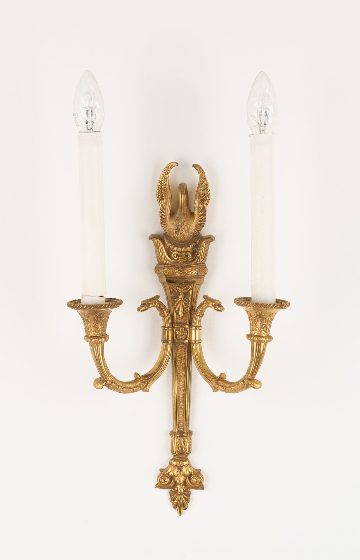 De style Empire. Luminary: A suite of four ormolu sconces with a swan.

Size: H.&hellip;