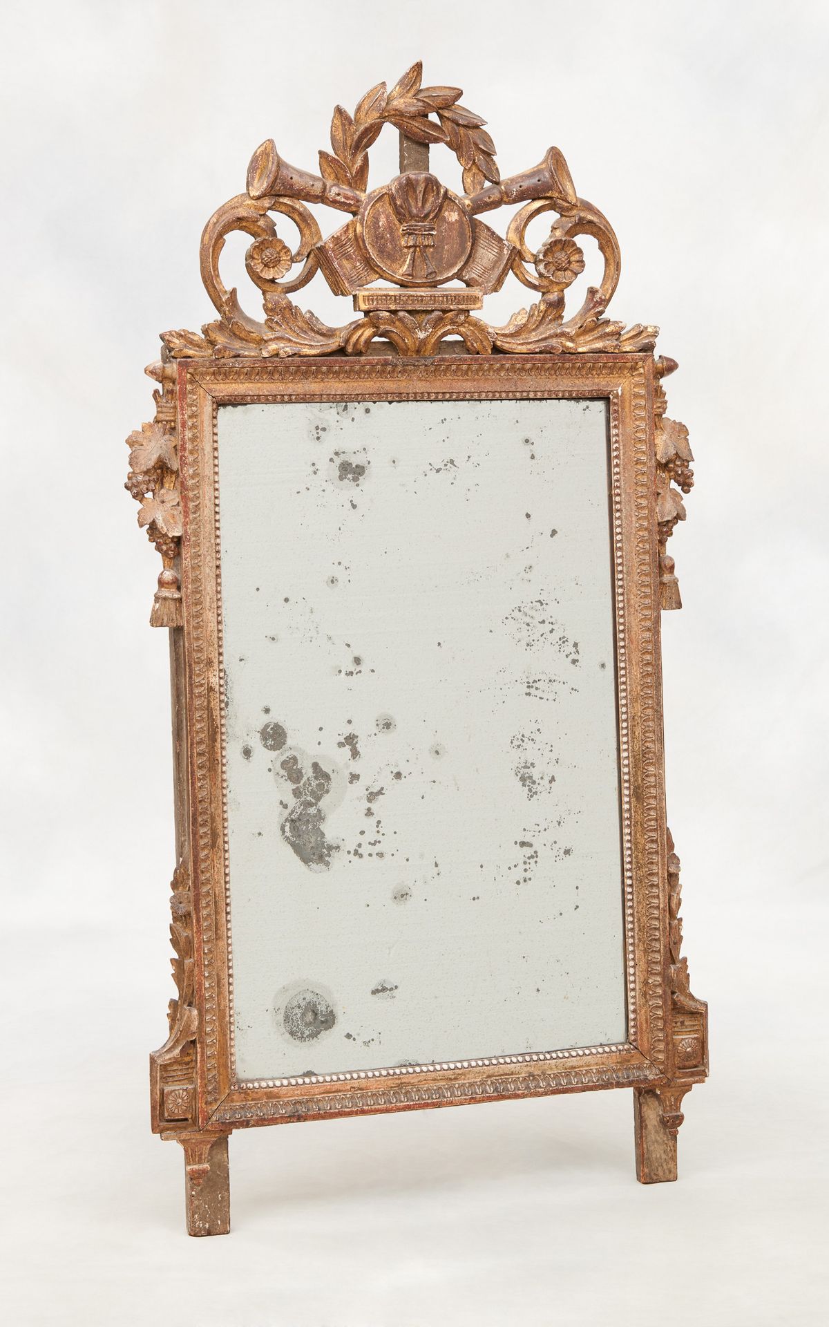 Travail français 18e. Piece of furniture: Mirror in carved wood, partially gilde&hellip;