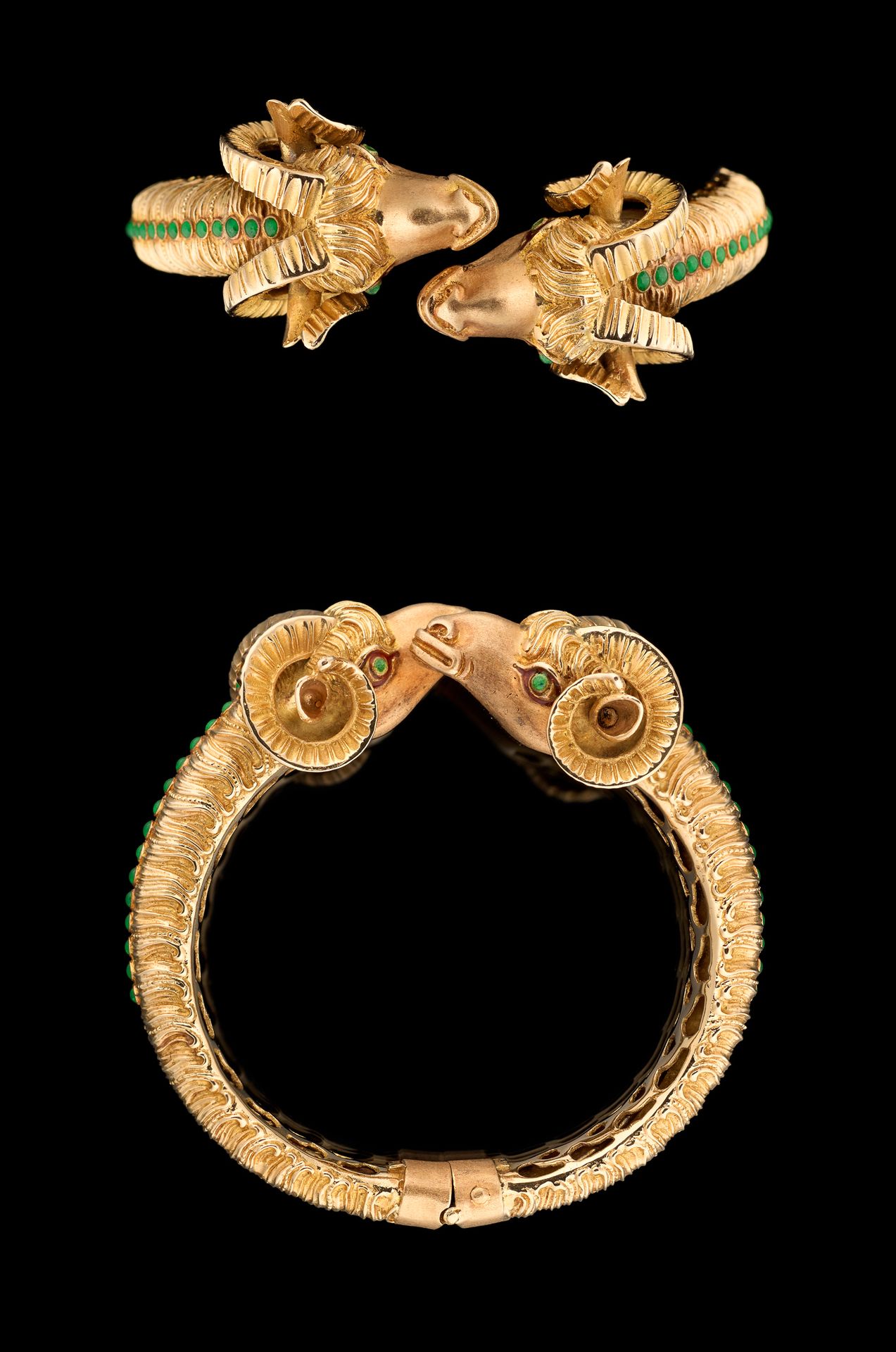 Joaillerie. 珠宝：黄金硬质手镯，上面有珐琅装饰的羊头图案。

毛重：56.3克。