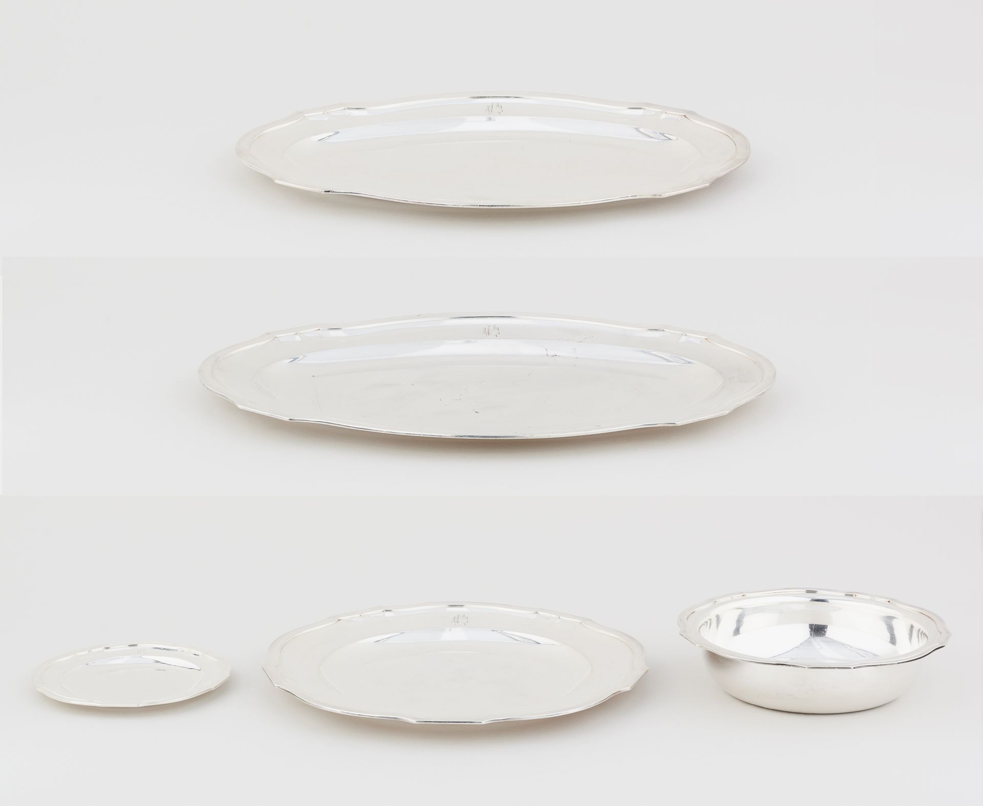 Wolfers, de style Art Déco. 银器：拍品包括三个椭圆盘，两个圆盘，两个杯垫和两个无盖的蔬菜盘。

带有首字母的标记。

沃尔夫斯印记8&hellip;