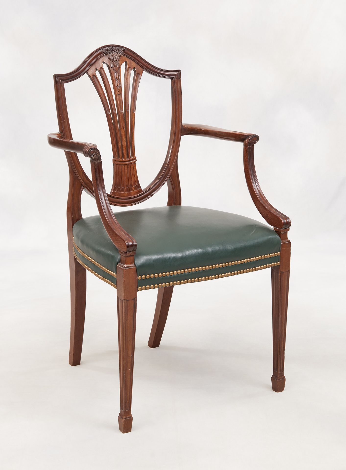 Travail anglais fin 19e. Furniture: Suite of ten carved mahogany armchairs, open&hellip;