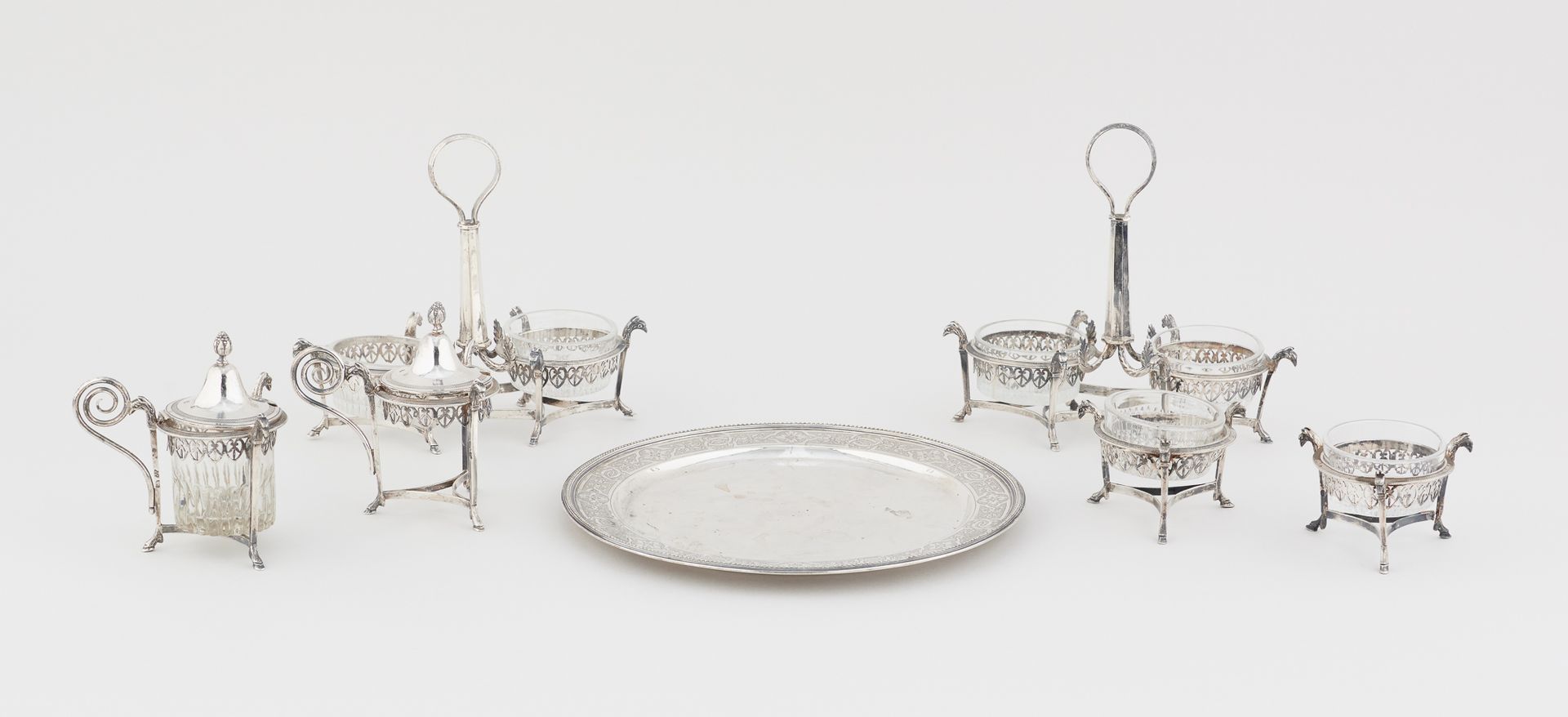 Travail français 19e. Silverware: Lot consisting of a plate with a chiselled bor&hellip;