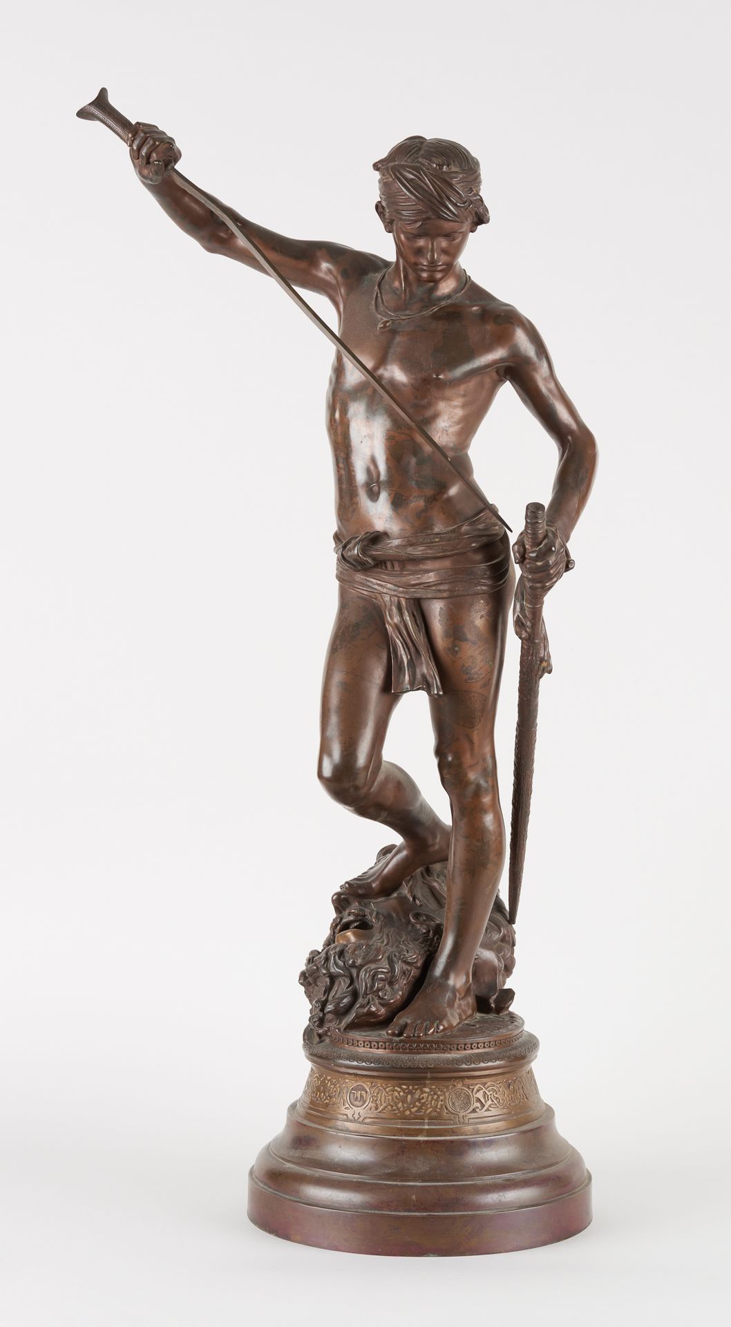 Antonin MERCIÉ École française (1845-1916) 棕色铜质雕塑：大卫，战胜了歌利亚。

签名：A. Mercié。

尺寸：&hellip;