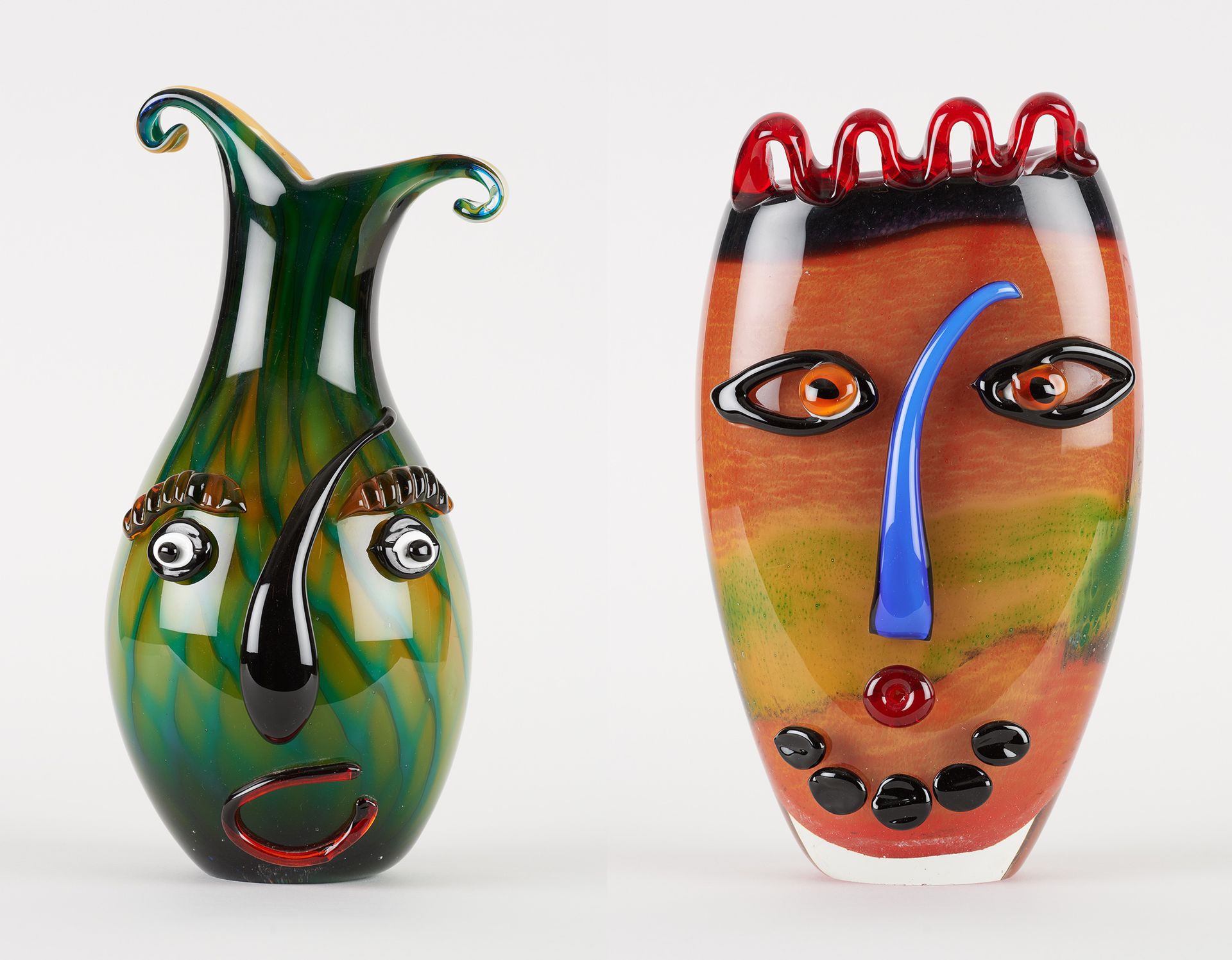MURANO. Verrerie: Lot se composant de deux vases en verre multicolore avec appli&hellip;
