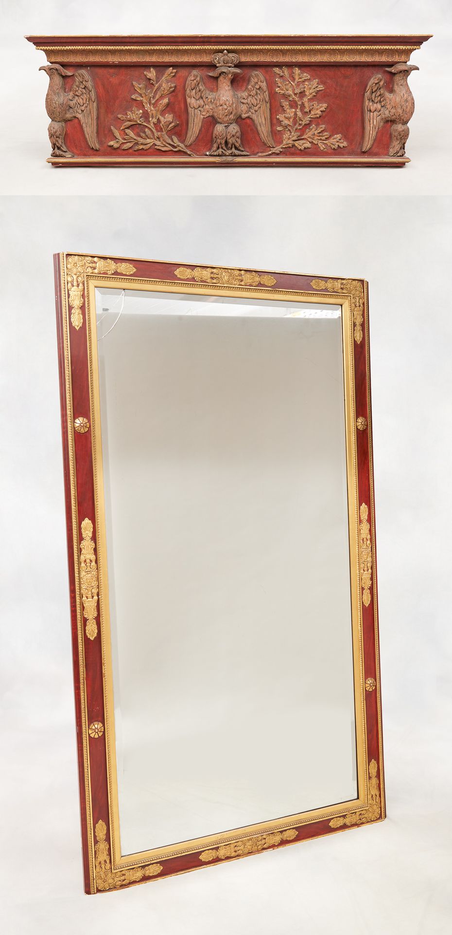De style Empire. Mueble: Espejo de madera patinada y dorada con frontón desmonta&hellip;