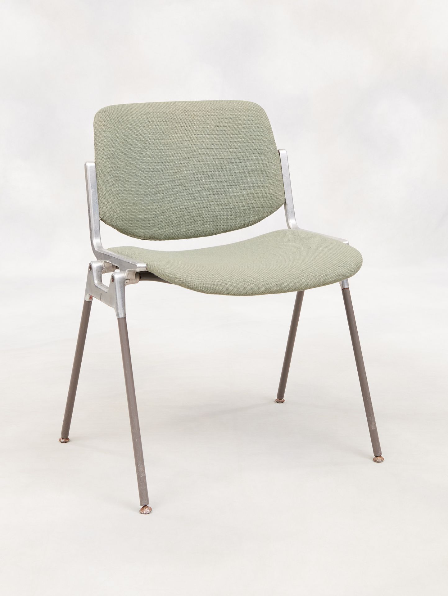 Design italien Giancarlo Piretti circa 1950. 家具：六把镀铬金属椅子组成的套房。

卡斯特利版。