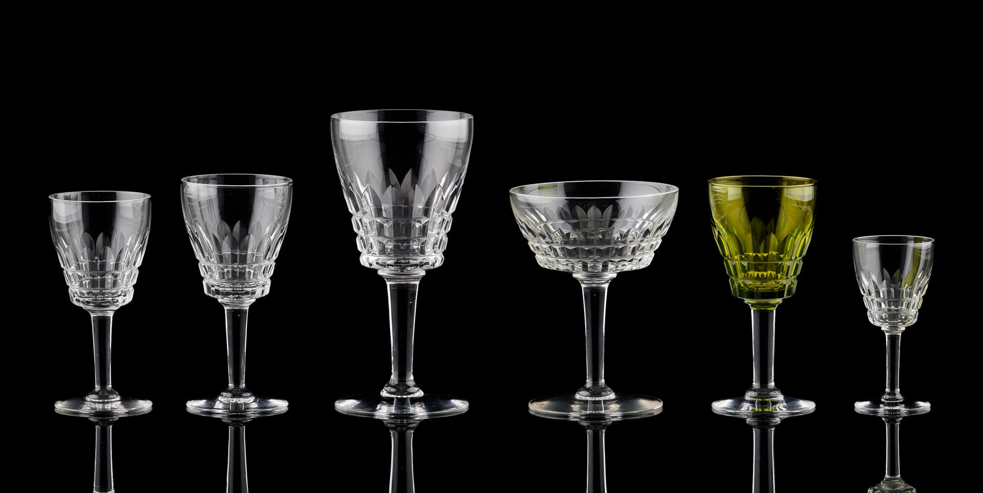 Val-Saint-Lambert. Glassware: Set of clear cut crystal glasses, model "Merry Esn&hellip;