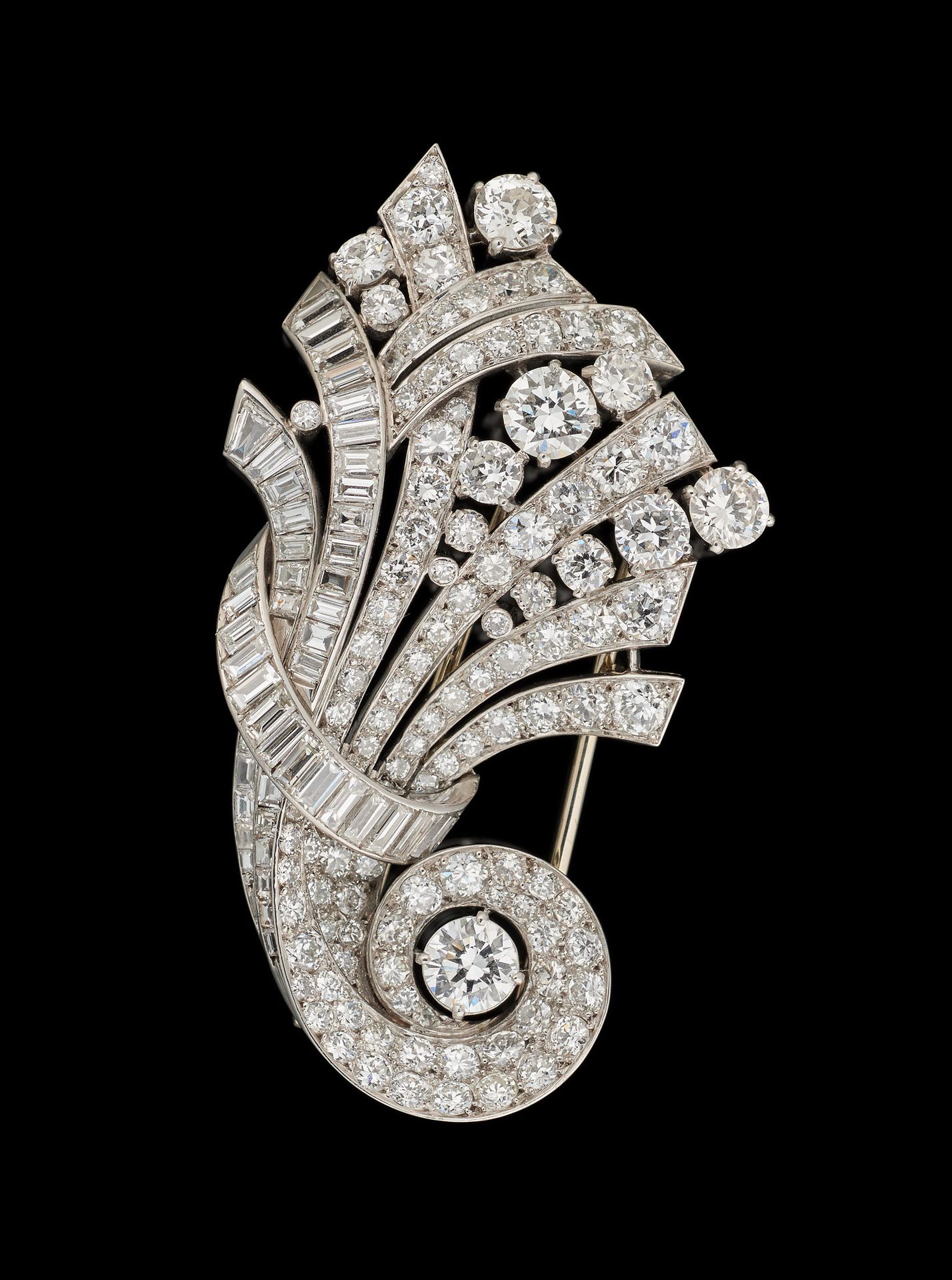 Joaillerie. Jewel: Double pin brooch in platinum set with brilliant-cut diamonds&hellip;