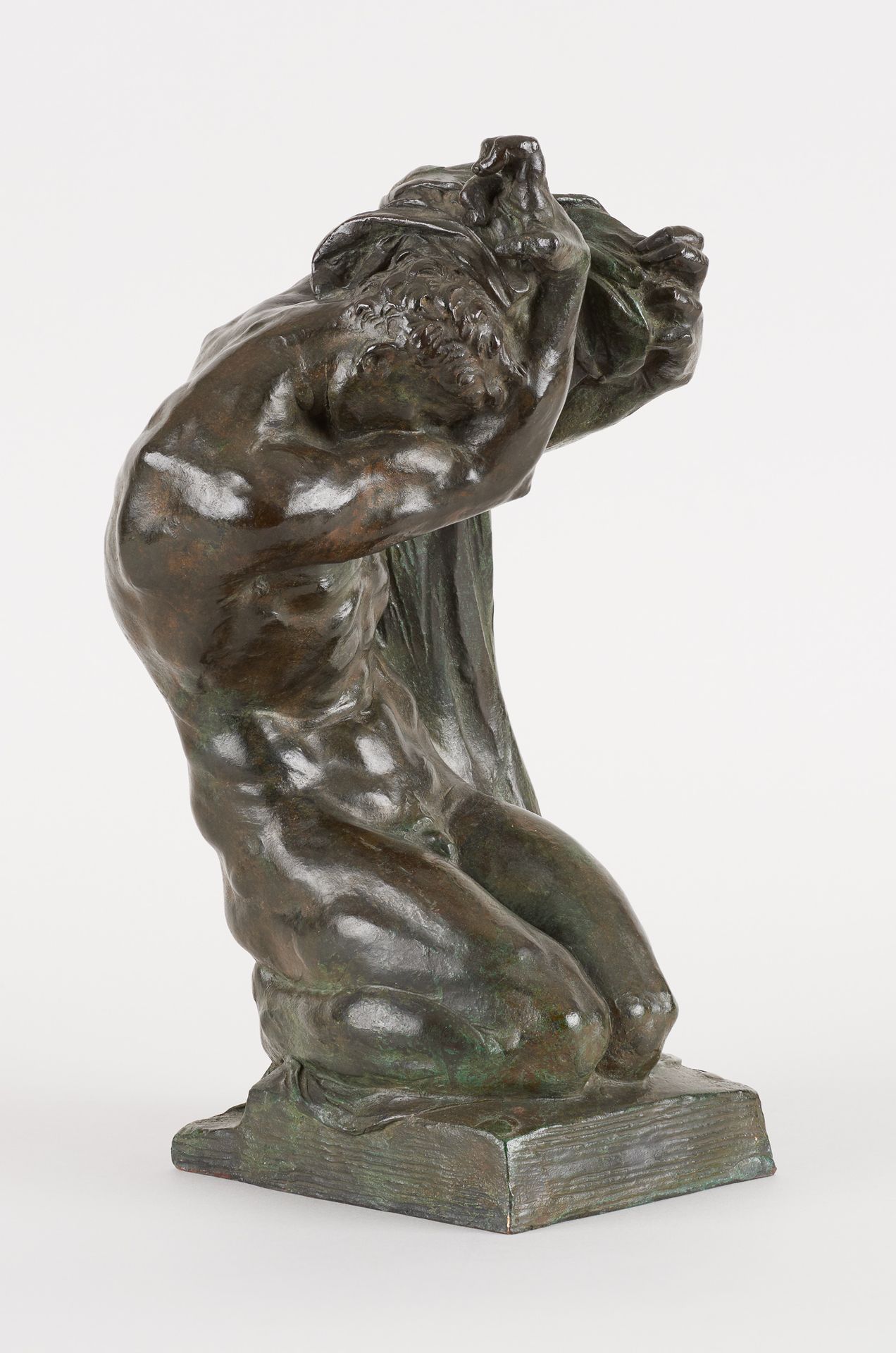 Jacques MARIN École belge (1877-1950) 带有绿色阴影的青铜雕塑：奥菲斯。

签名和日期：Jacques Marin 1927&hellip;