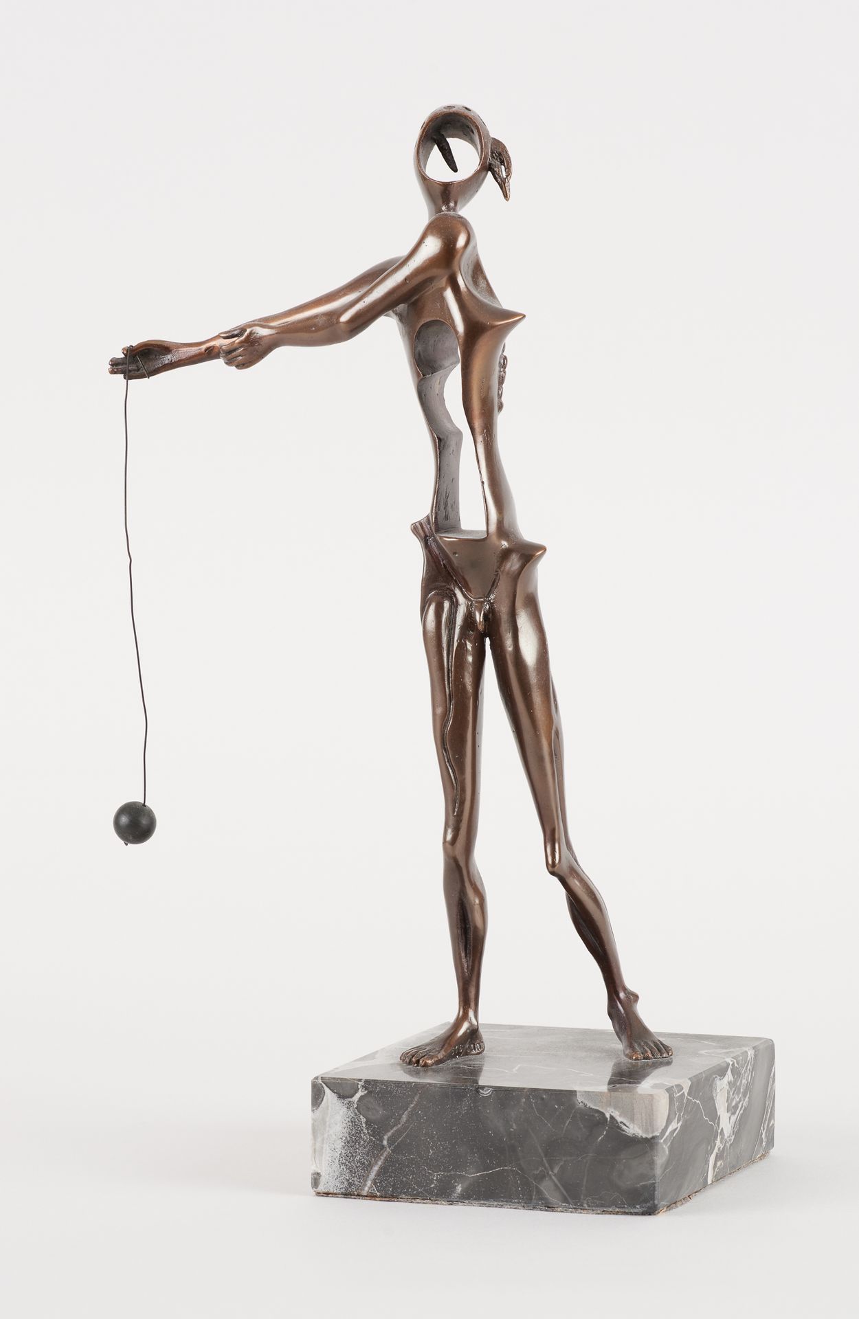 Salvador DALI École espagnole (1904-1989) 
Sculpture en bronze à patine brune: "&hellip;