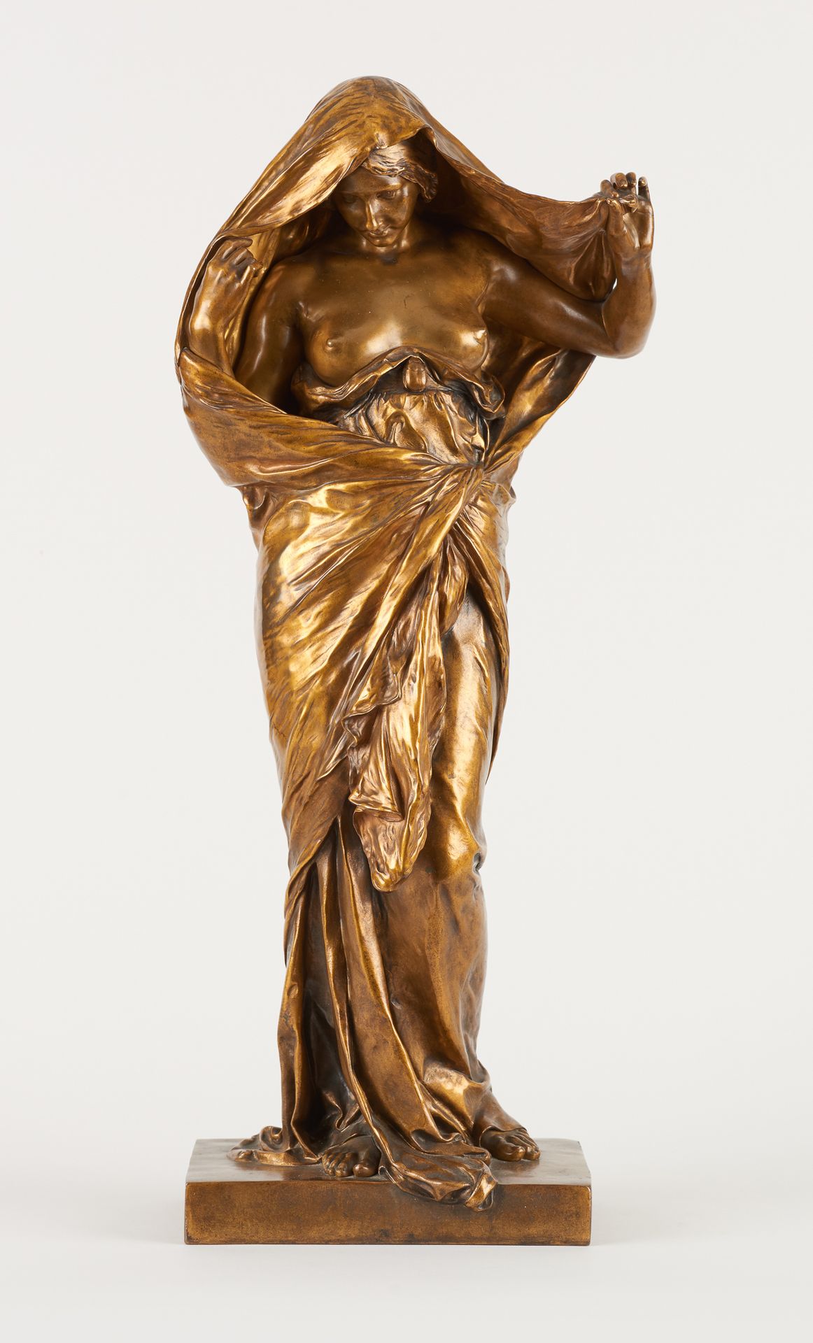 Louis Ernest BARRIAS École française (1841-1905) 带有自然铜锈的青铜雕塑：大自然向科学揭示了自己。

签名：E.&hellip;