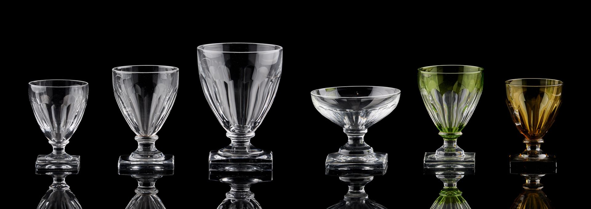 VAL SAINT LAMBERT. Glassware: Set of clear cut crystal glasses, "Gondole côtes p&hellip;