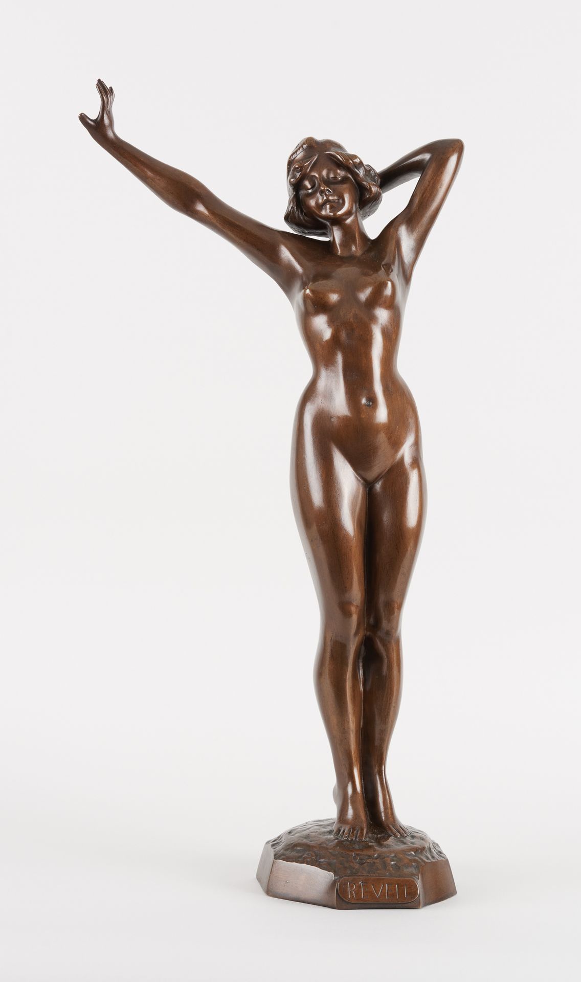 Travail du 20e. Scultura in bronzo con patina marrone: Sveglia.

Altezza: 72,5 c&hellip;