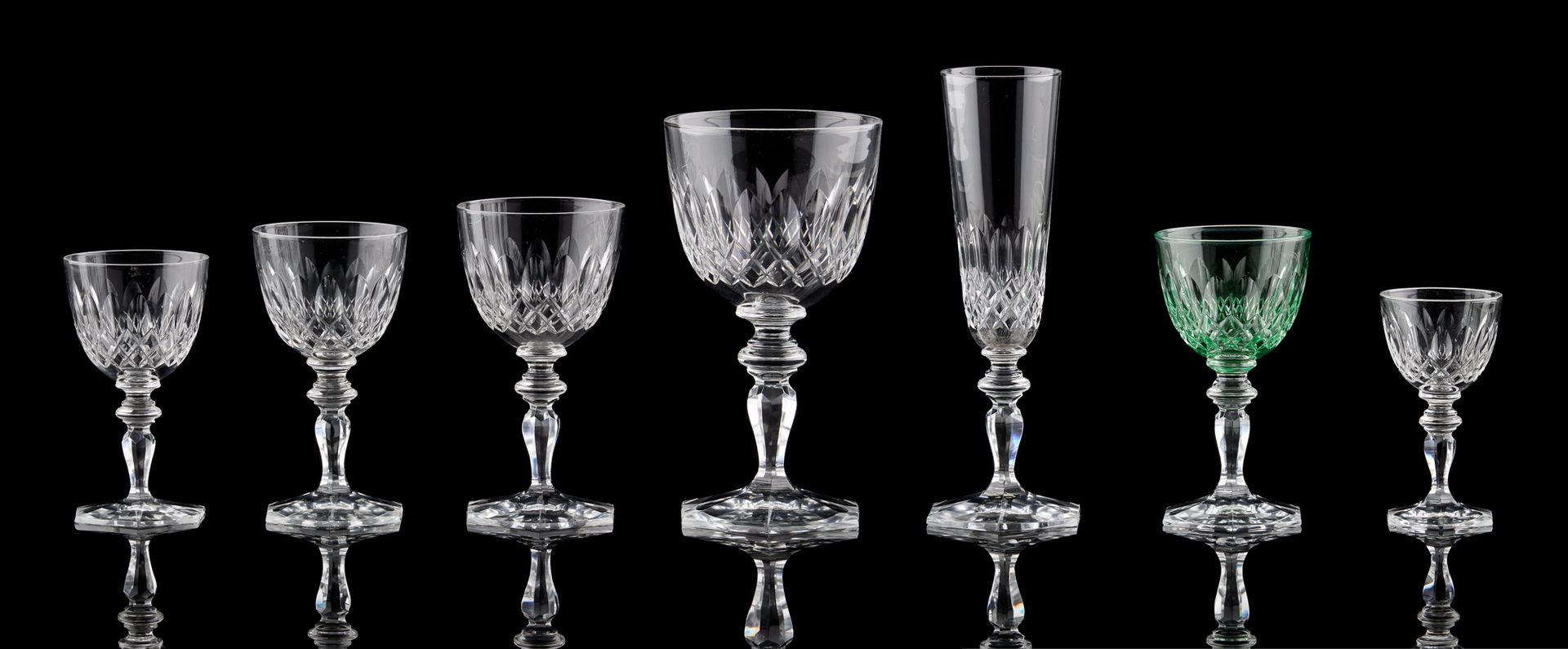 VAL SAINT LAMBERT. Glassware: Set of clear cut crystal glasses consisting of twe&hellip;