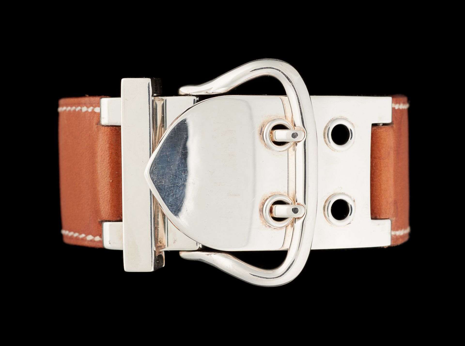 HERMES. Jewel: Leather and silver bracelet, in its original box.

Hermes brand, &hellip;