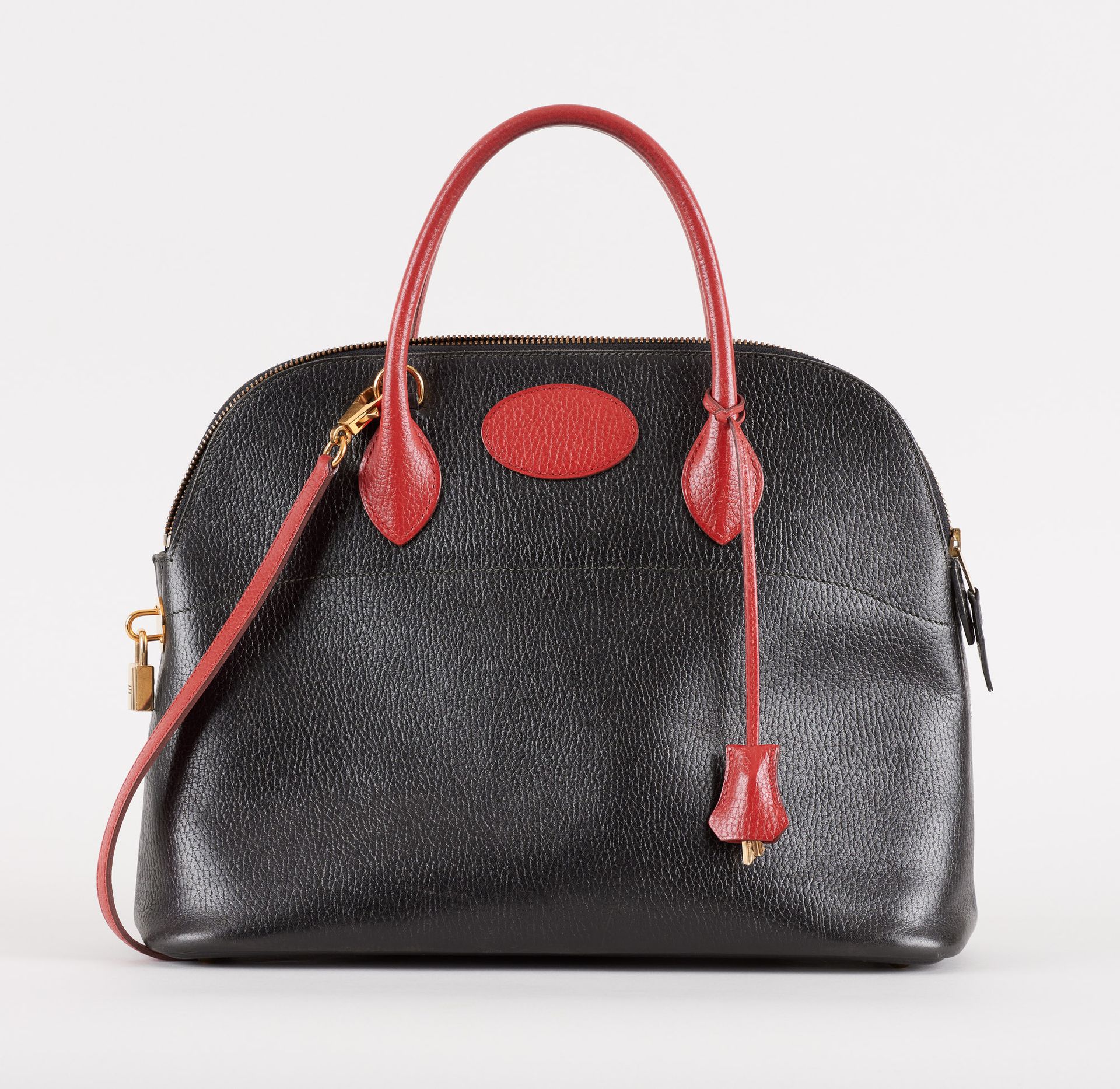 HERMES. 
Leather goods: Handbag in black and red grained leather, in its protect&hellip;