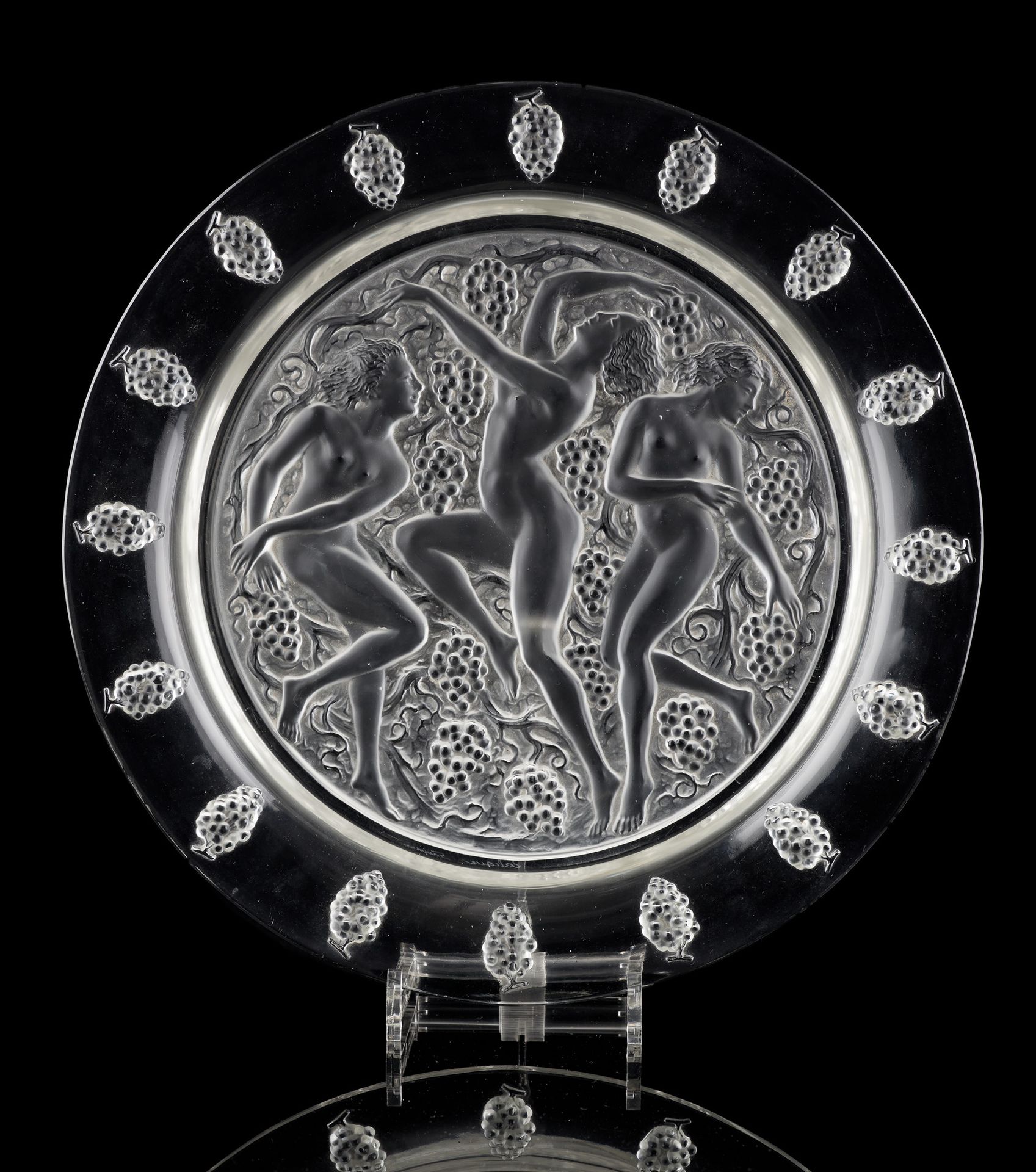 Lalique (École française). Verrerie: Plat "Côte d'or" en verre moulé au décor de&hellip;