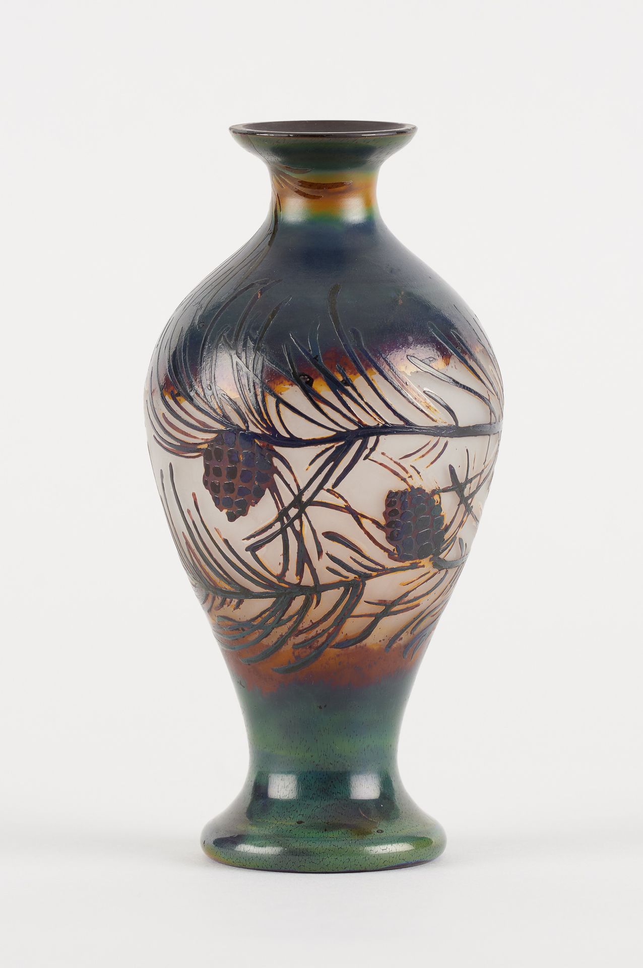 Muller Frères, Val Saint Lambert. 玻璃器皿：多层玻璃花瓶，有氧化珐琅的松树装饰。

有VSL字样的Val Saint Lamb&hellip;