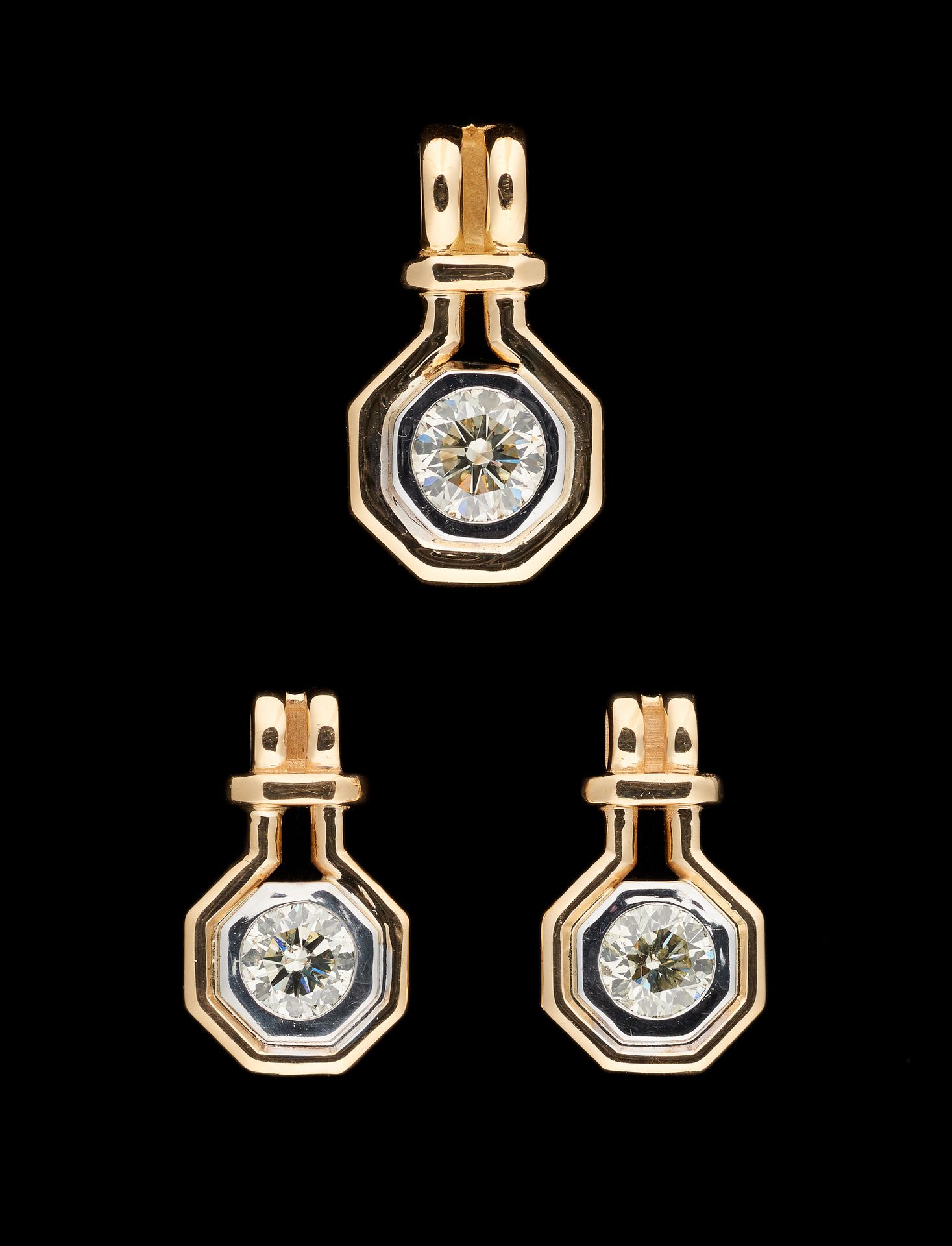 Joaillerie. 珠宝：拍品包括一对耳环和一个黄金和白金的吊坠。

吊坠：钻石+/-1.20克拉，钻石耳环各+/-0.80克拉。

见插图。
