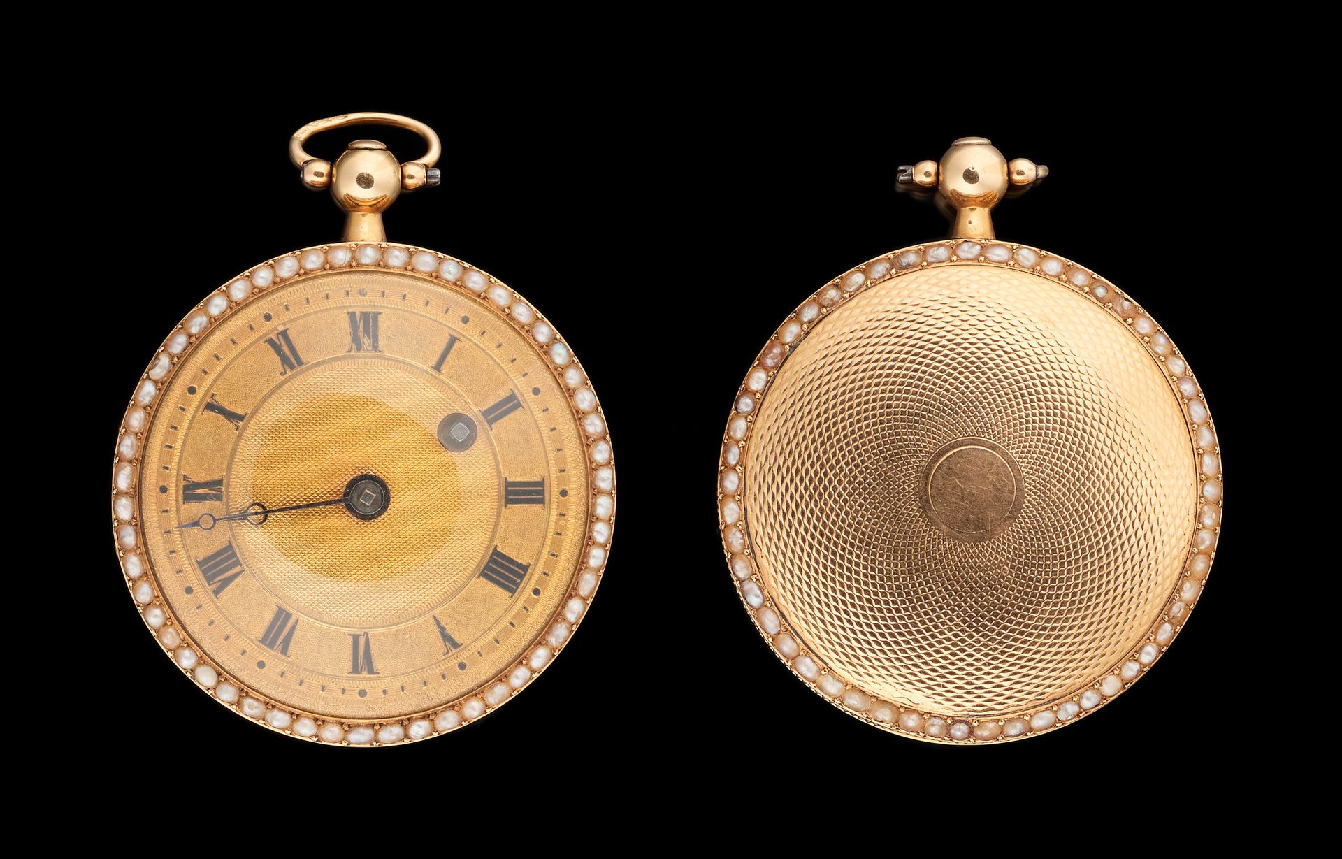 Travail fin 19e. 手表：18克拉的黄金怀表，两侧有珍珠。

附有一把金色的上弦钥匙（已断）。