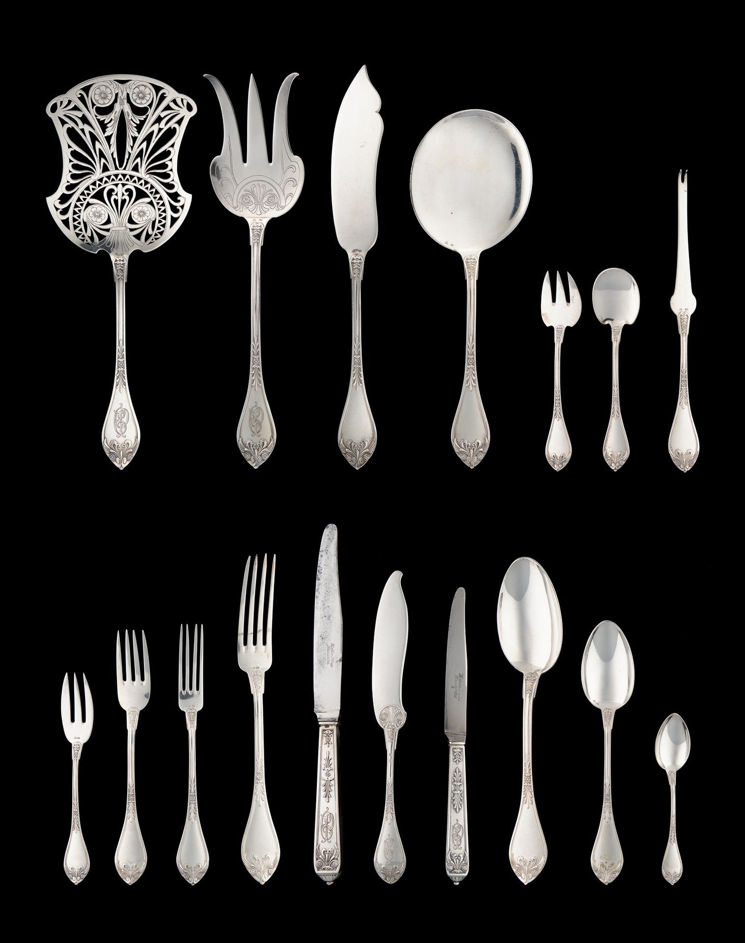 Wolfers, de style Directoire. 银质餐具：银质家用套装，有CP字样，包括12把汤勺，12把甜点勺，12把大叉，12把冰淇淋勺，12把&hellip;