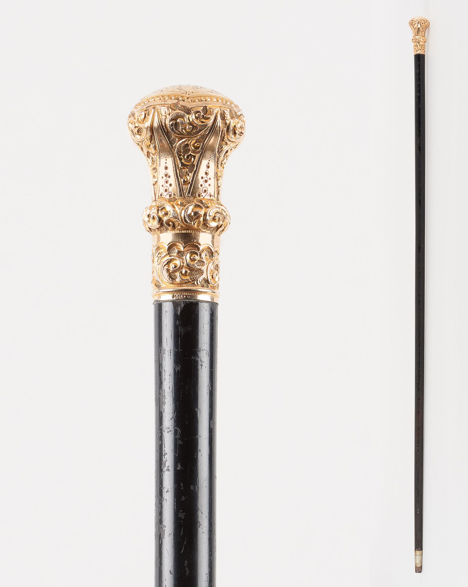 Travail américain circa 1900. 艺术品：发黑的木制手杖，有14克拉的金把手，上面刻着 "1902年穆斯市民赠予B.D.卡特"。

(&hellip;