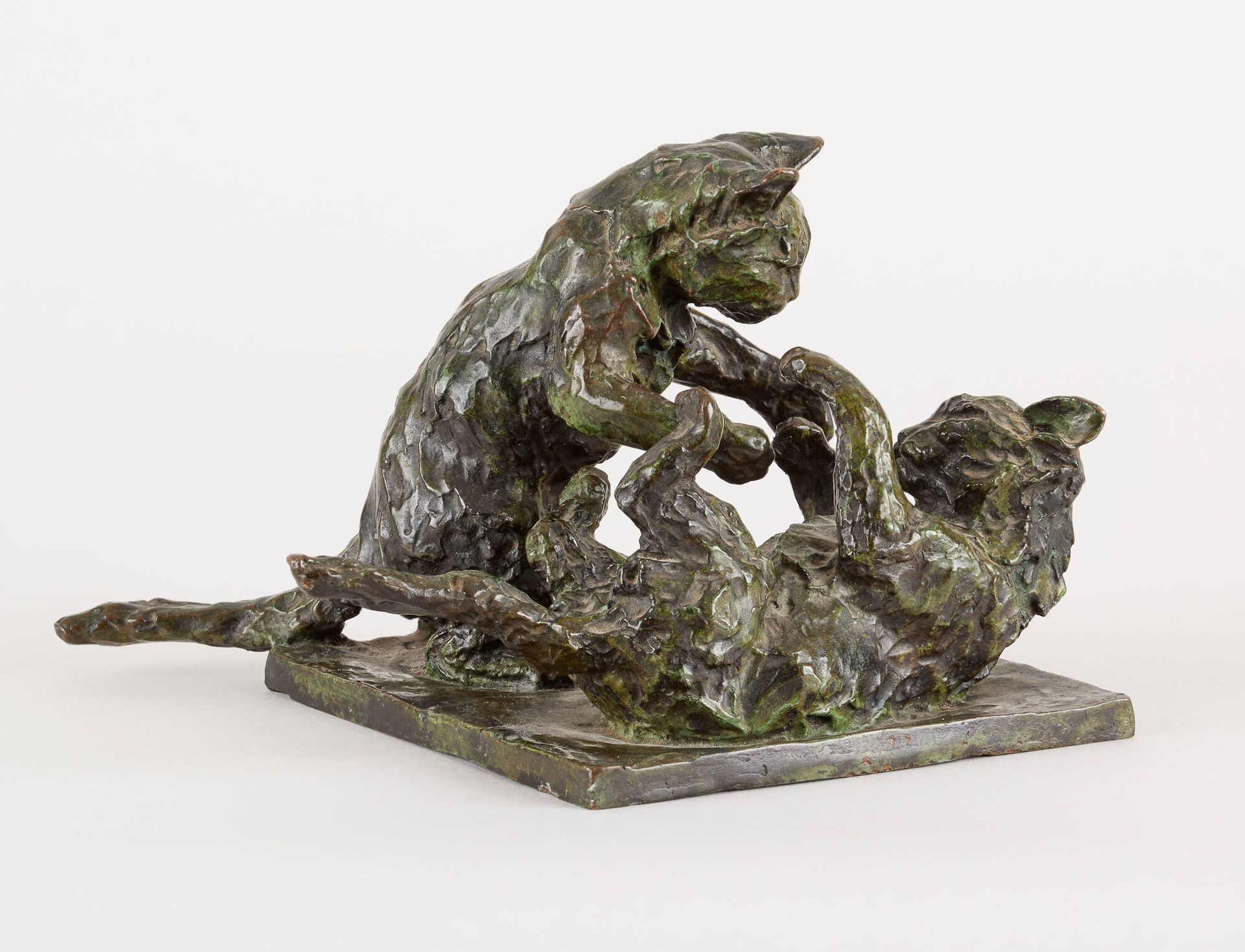 Louisa HAERENS École belge (1884-1961). Sculpture en bronze à patine verte: Deux&hellip;