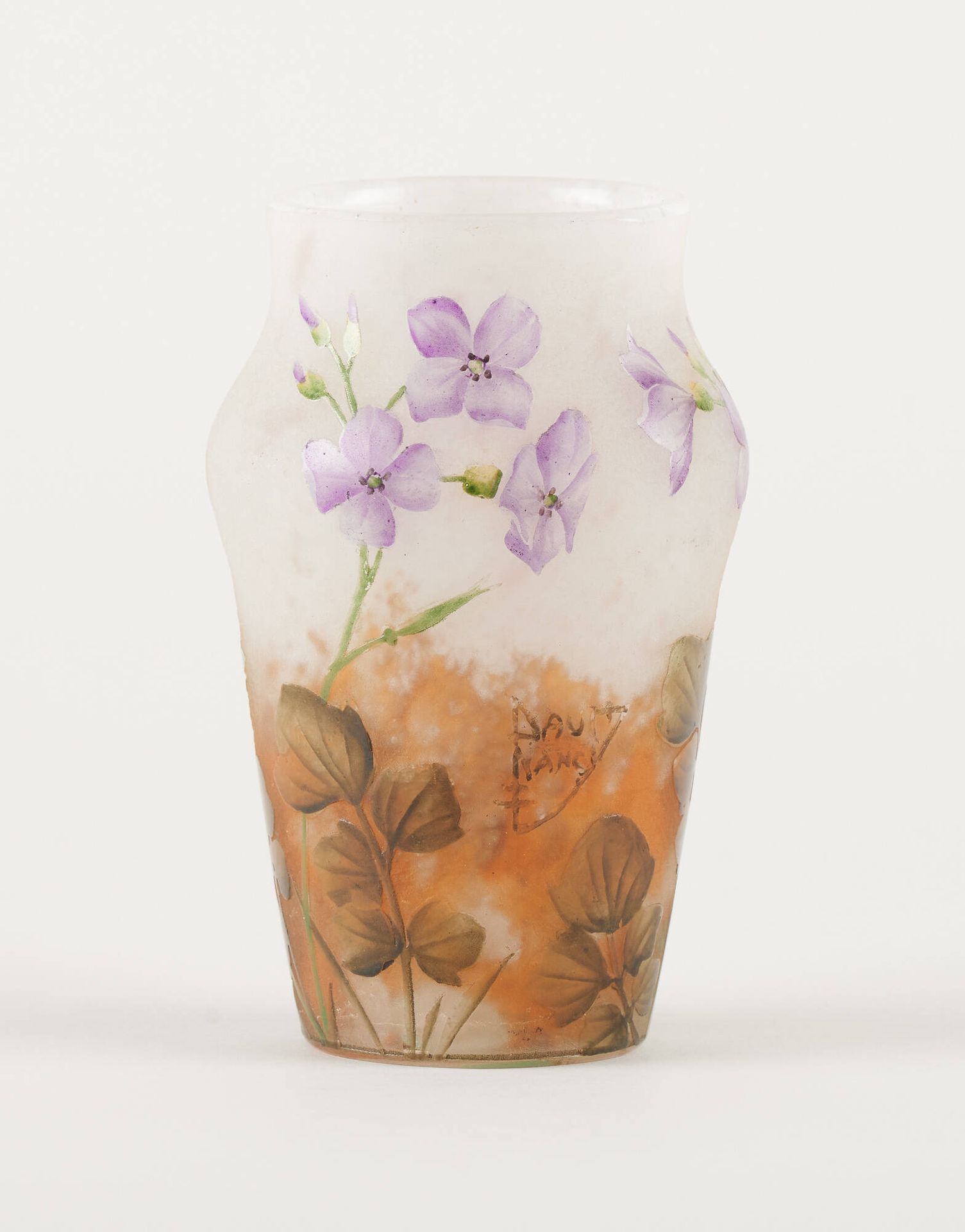 Daum Nancy (École française). Glas: Vase mit Zwischenfärbung und kalt emailliert&hellip;