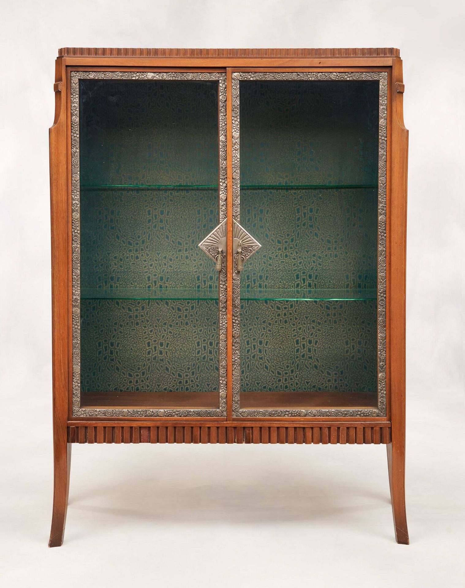 Travail Art Deco. Piece of furniture: Two-door showcase in burr cedar veneer wit&hellip;