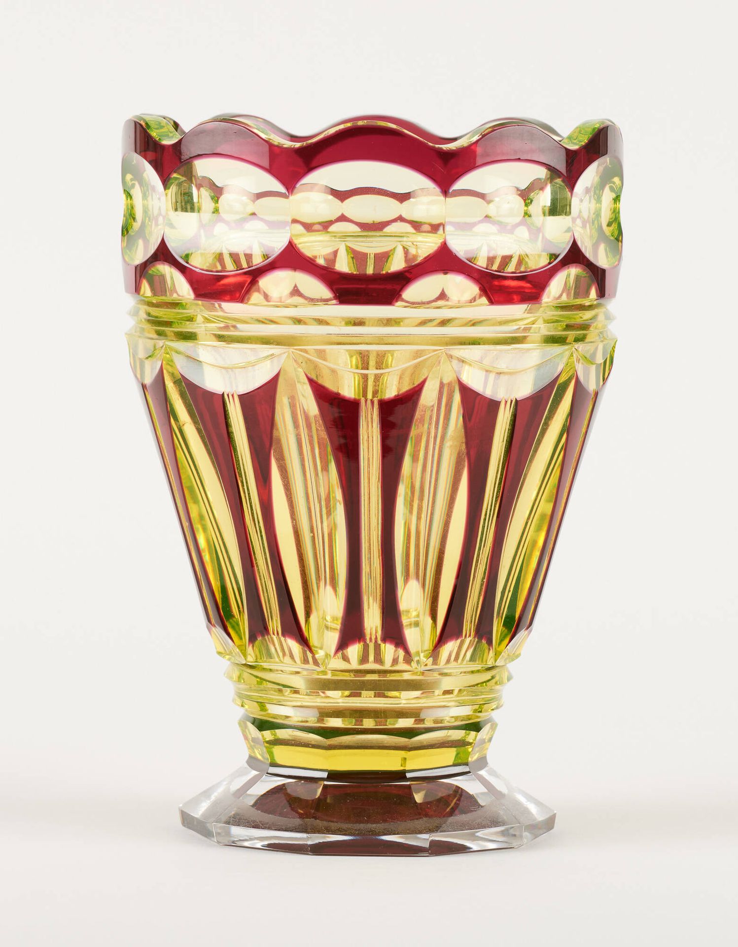 Val Saint Lambert. Glas: Vase in klarem, geschliffenem Kristall, triple Uran und&hellip;