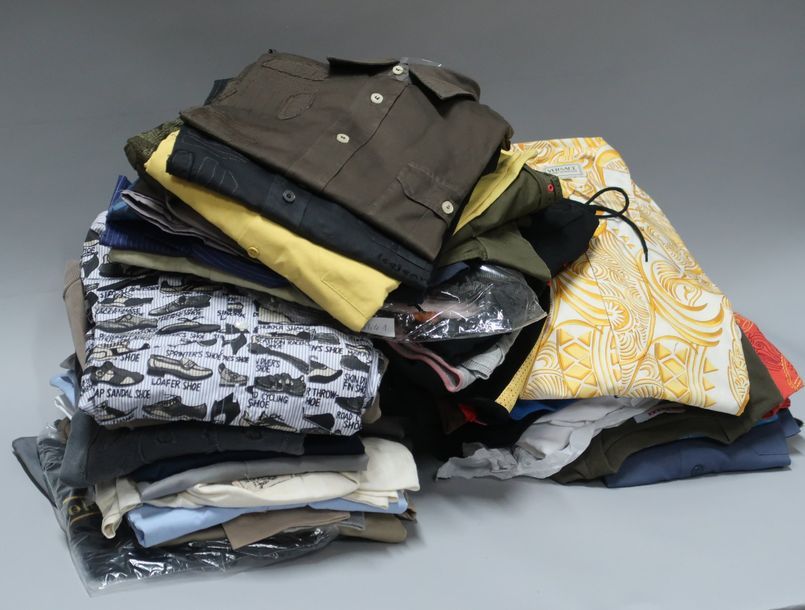 Null Lot de pulls, T-shirts et chemises (Versace, Comme des Garçons, D&G, Agnès &hellip;