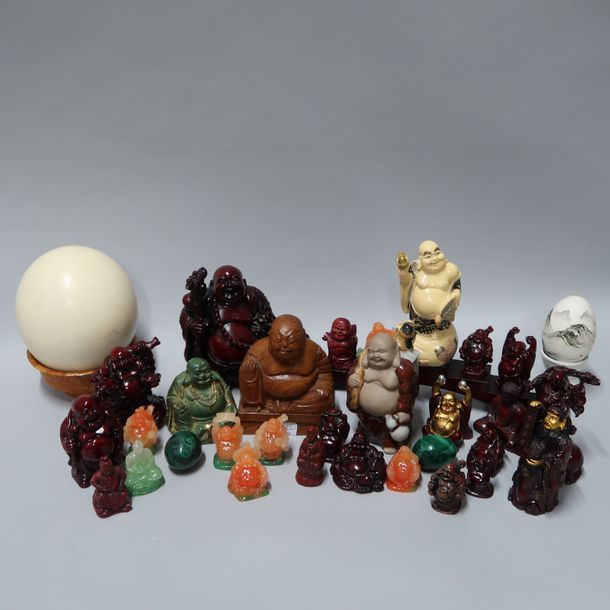 Null Collection de Bouddhas en bois, résine ou pierres dures.

Joint lots d'oeuf&hellip;