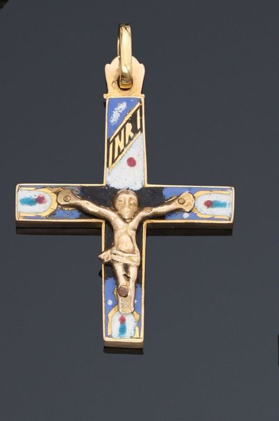 Null Petit CRUCIFIX d’inspiration byzantine en or 18 ct (750 ‰) et émaux.

Poids&hellip;