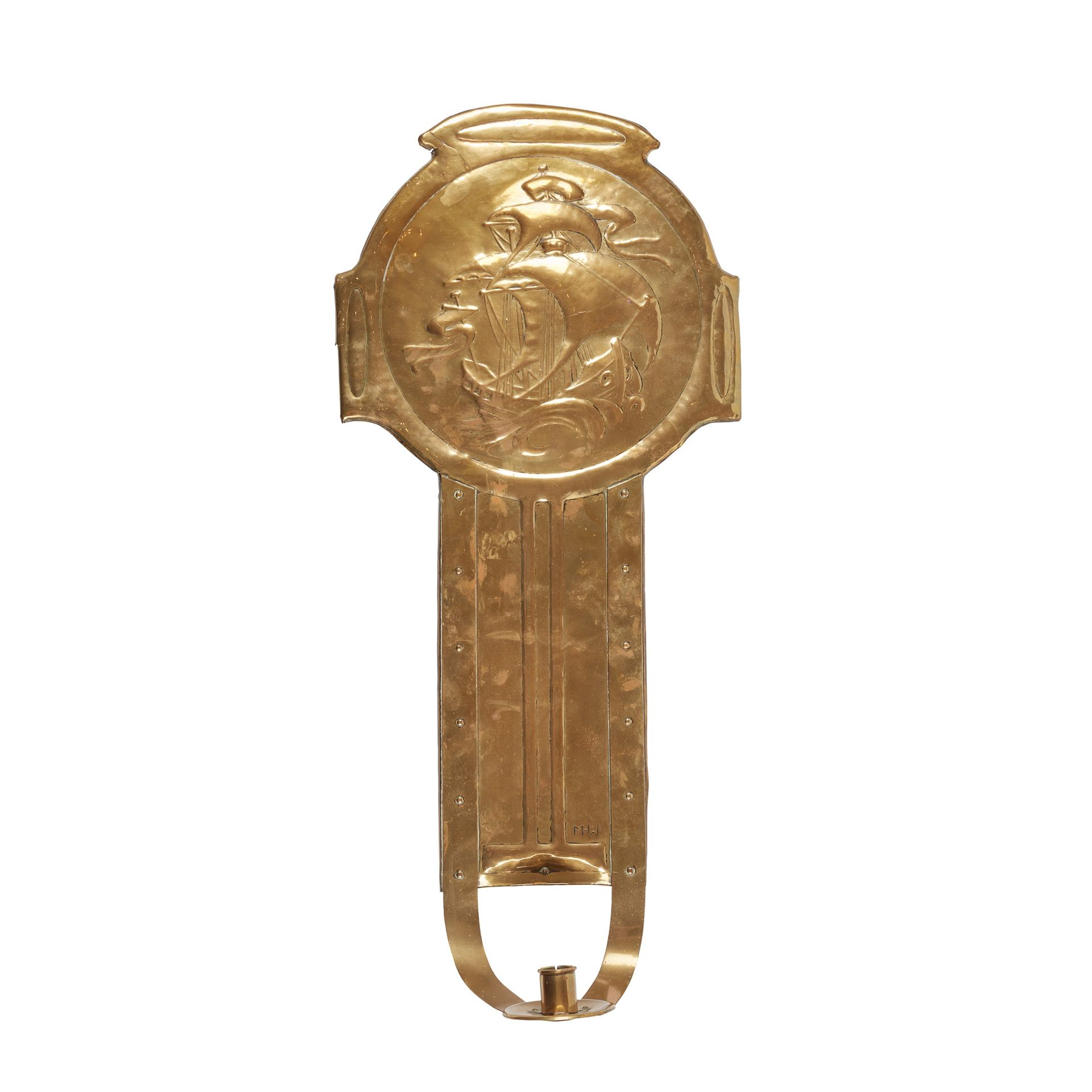 § MARION HENDERSON WILSON (1869-1956) BRASS CANDLE SCONCE, CIRCA 1910 布鲁斯装饰的黄铜，带&hellip;