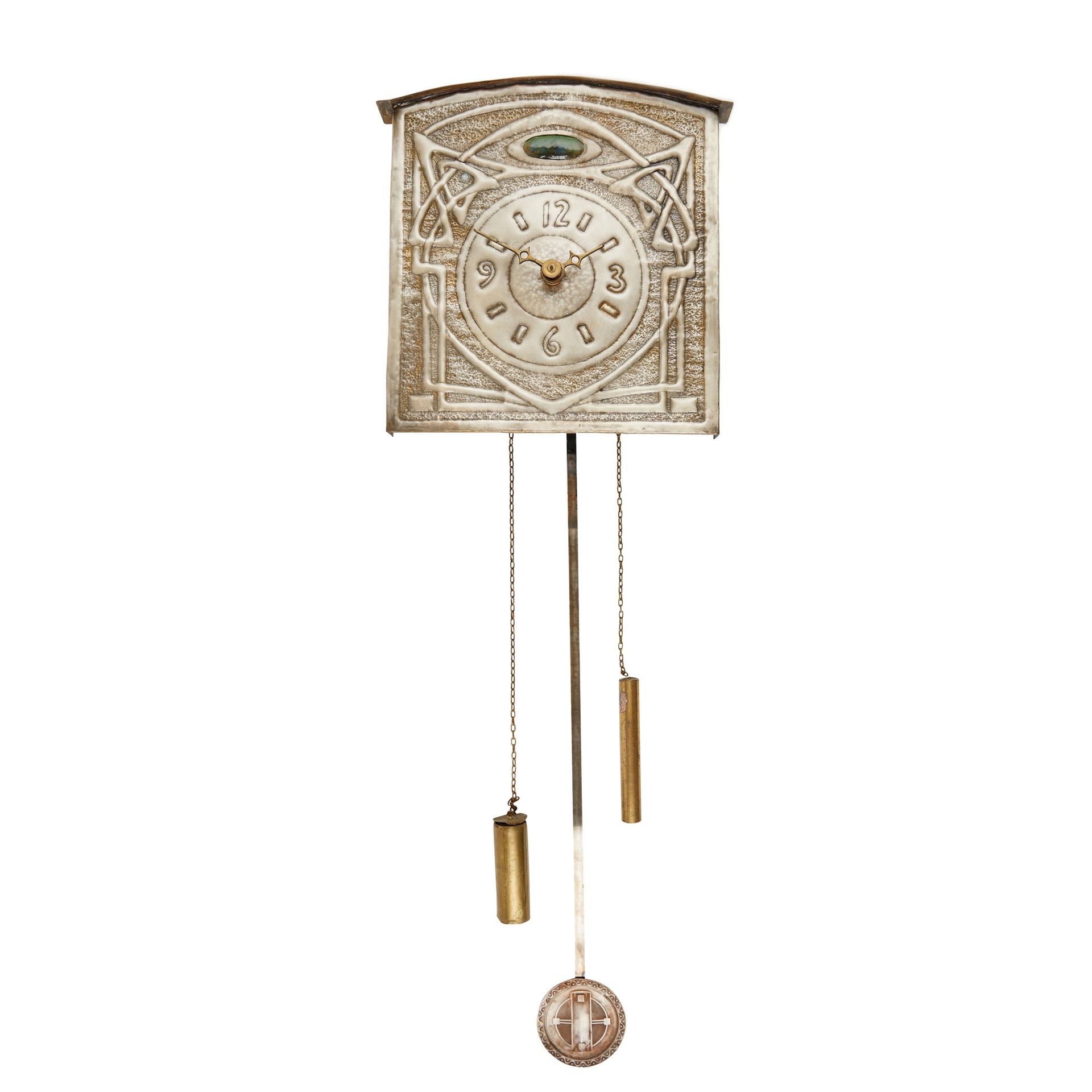 MANNER OF MARGARET GILMOUR WALL CLOCK, CIRCA 1910 凹凸不平的装饰锡，嵌有珐琅板，有相关的钟摆和砝码（尺寸：表盘&hellip;