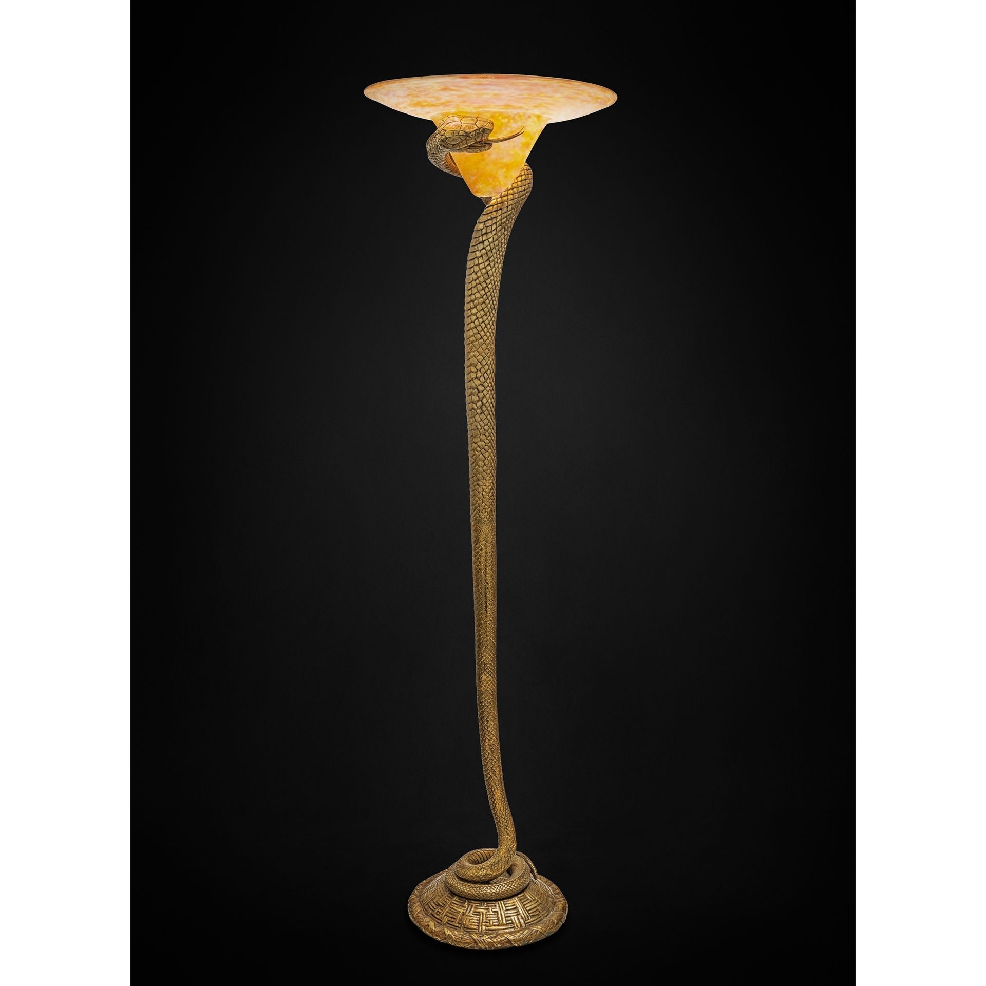 ‡ EDGAR BRANDT (1880-1960) 'LA TENTATION' FLOOR LAMP, DESIGNED 1920-26 发光的鎏金青铜，带&hellip;