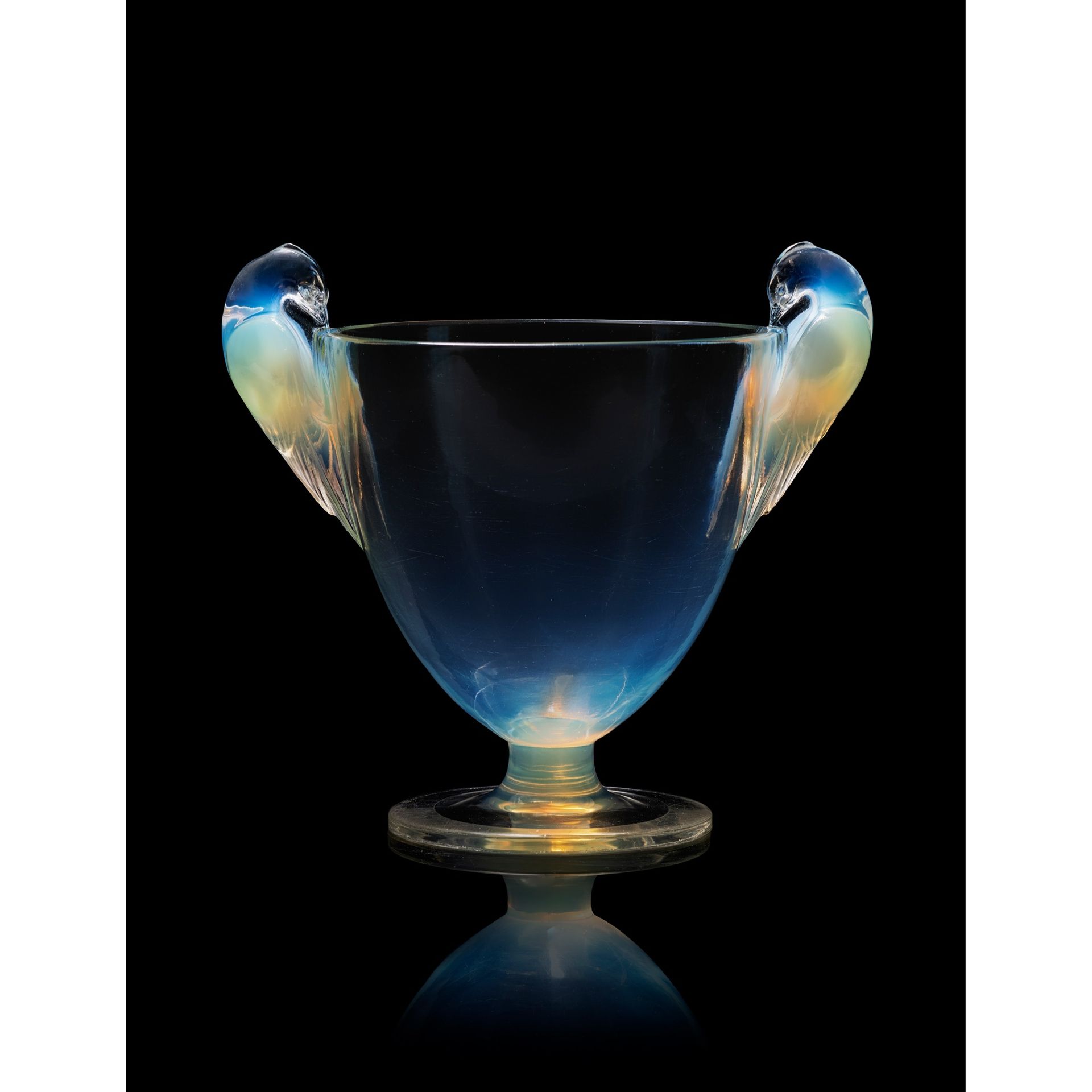 ‡ René Lalique (French 1860-1945) Ornis Vase, No. 976 
diseñada en 1926 con rued&hellip;