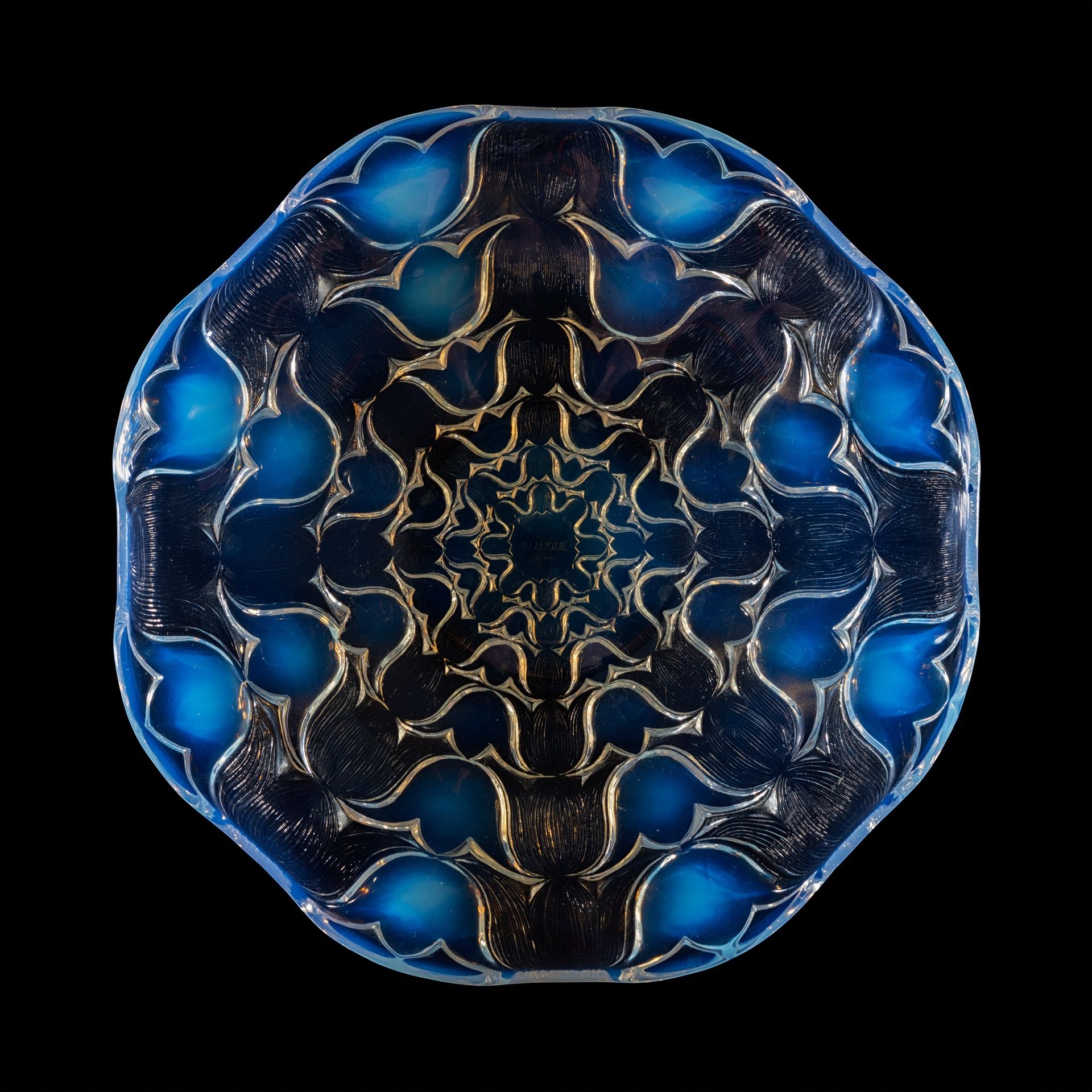 ‡ René Lalique (French 1860-1945) CAMPANULES BOWL, NO. 10-378 
Entwurf 1932, opa&hellip;