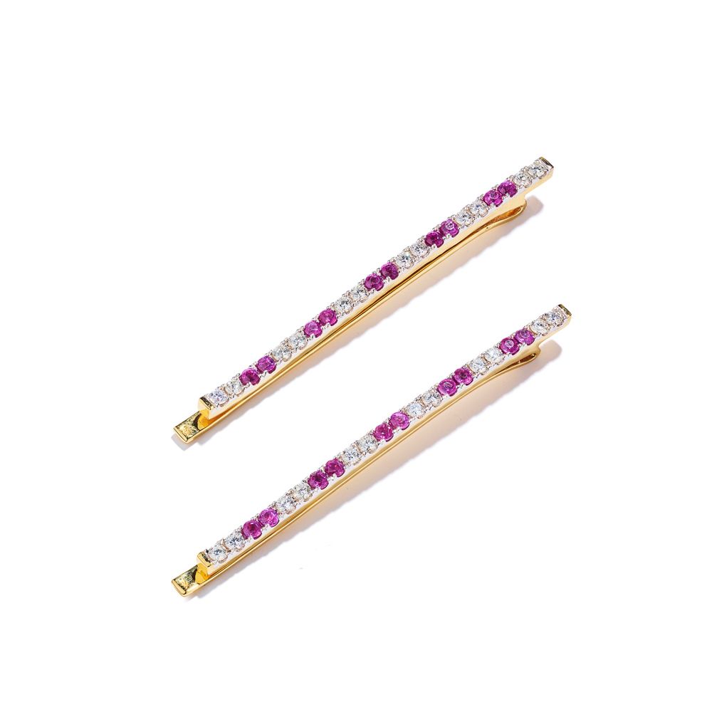 A pair of diamond and pink sapphire hair pins Chacune d'entre elles est sertie d&hellip;
