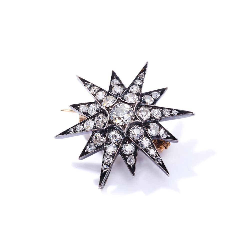 A late 19th century diamond star brooch, circa 1890 十二线星通体镶有老式明亮型和玫瑰型钻石，以银和金镶嵌，可&hellip;