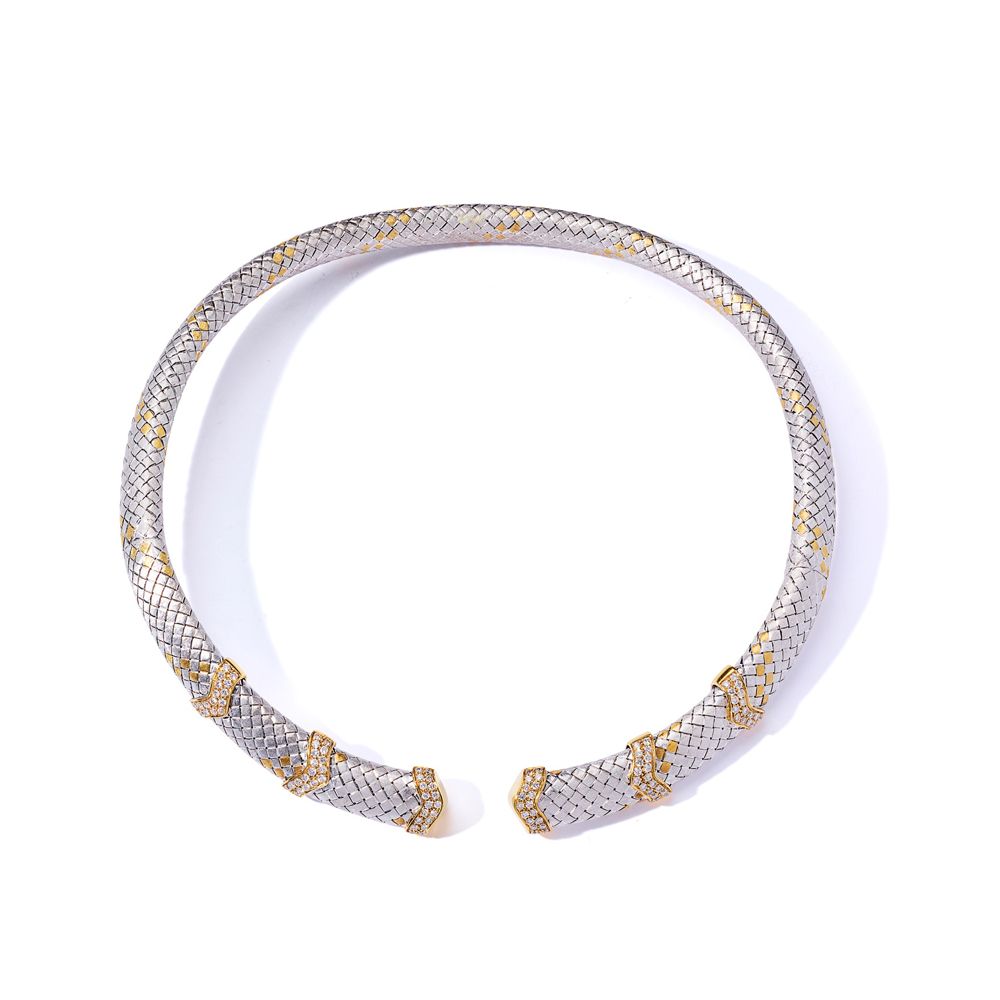 Arimar: A diamond-set torque necklace 双色纹理编织设计，以密镶的明亮式切割钻石部分为点缀，签名为Arimar

 （内径：&hellip;