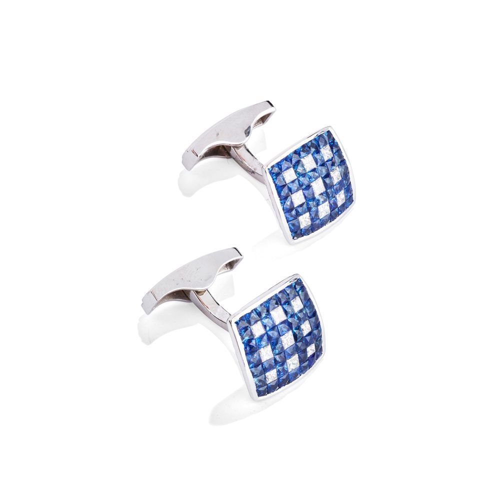 A pair of sapphire and diamond cufflinks 每个方形牌匾上都镶嵌着九颗公主式切割的钻石，周围环绕着校准式切割的蓝宝石，与弯&hellip;