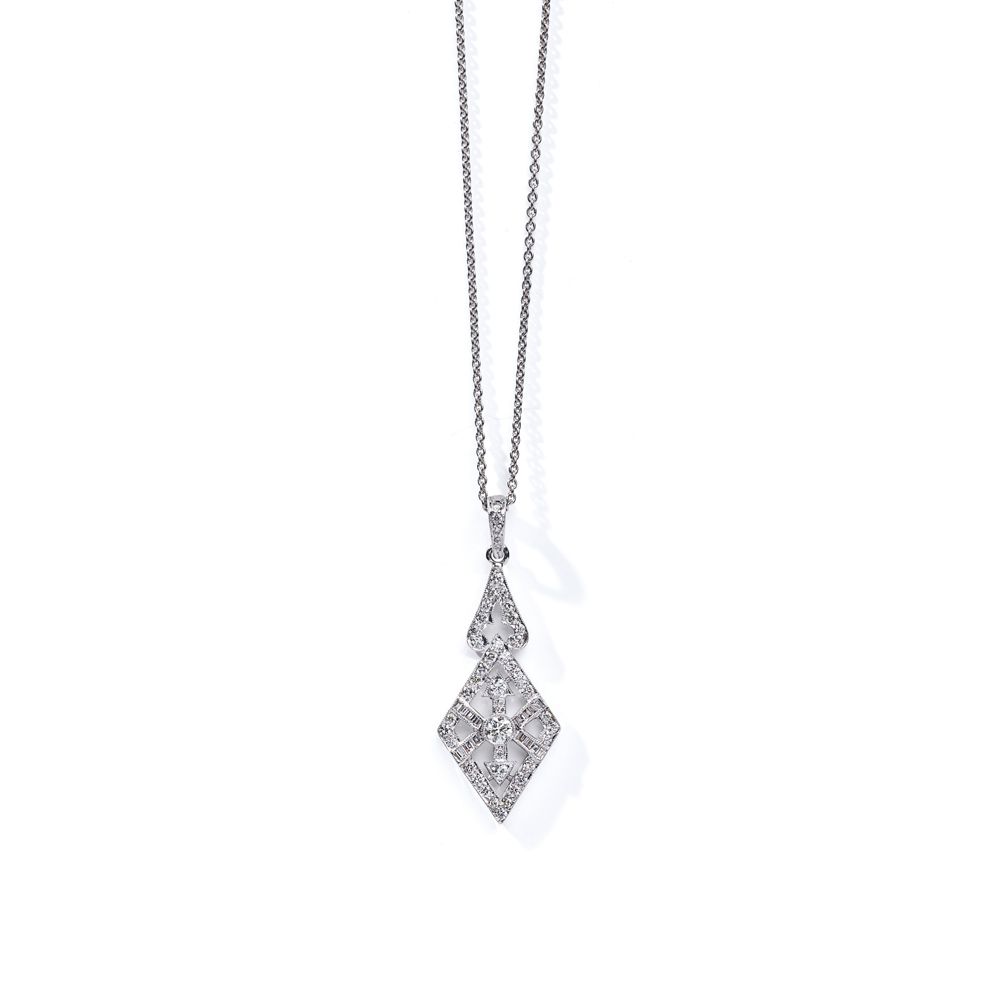 A diamond pendant 镂空菱形吊坠，配以镂空底座和吊环，通体镶嵌明亮型和长方形钻石，悬挂在一条链子上

(长度：4.1厘米)