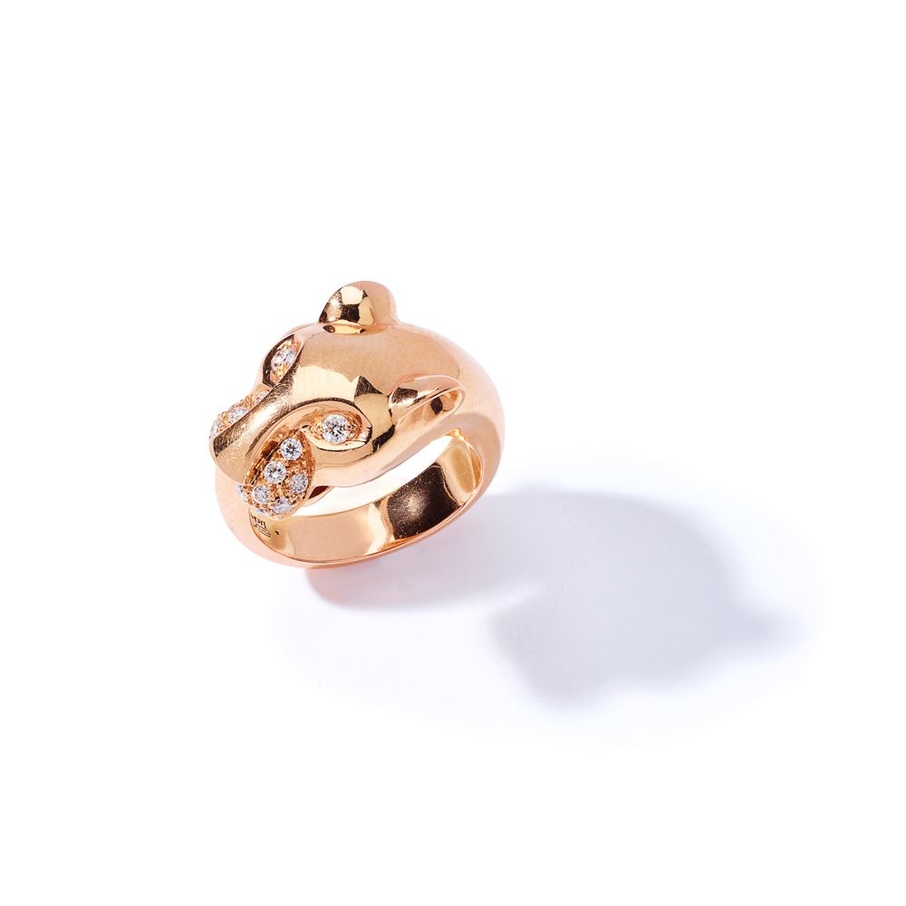 Leo Pizzo: A diamond-set dress ring 模仿豹子的头和尾巴，镶嵌明亮式切割的钻石，签名为Leo Pizzo，在制造商的盒子里

&hellip;