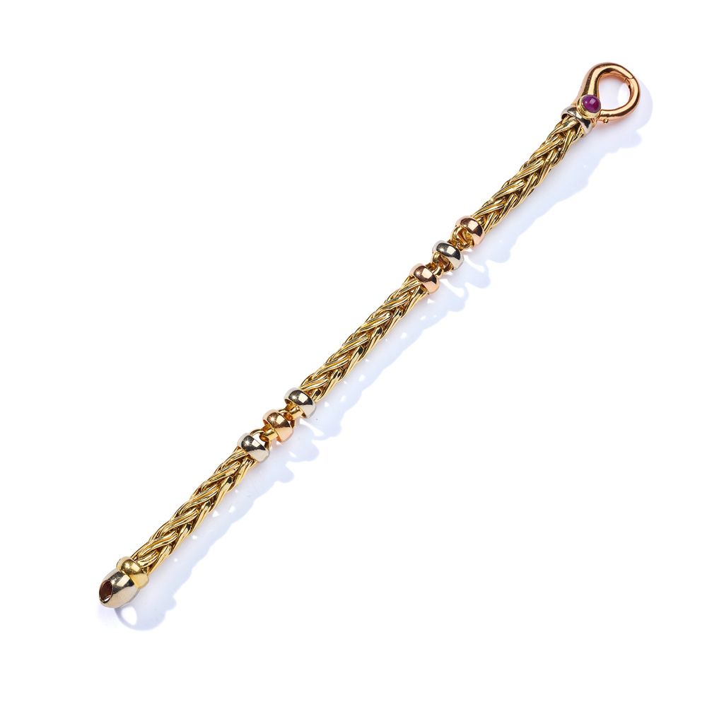 Fraccari: A fancy-link bracelet 由三色棕榈和花式链节组成，扣子上镶嵌有凸圆形红宝石，签名为Fraccari

 （长度：21.5&hellip;