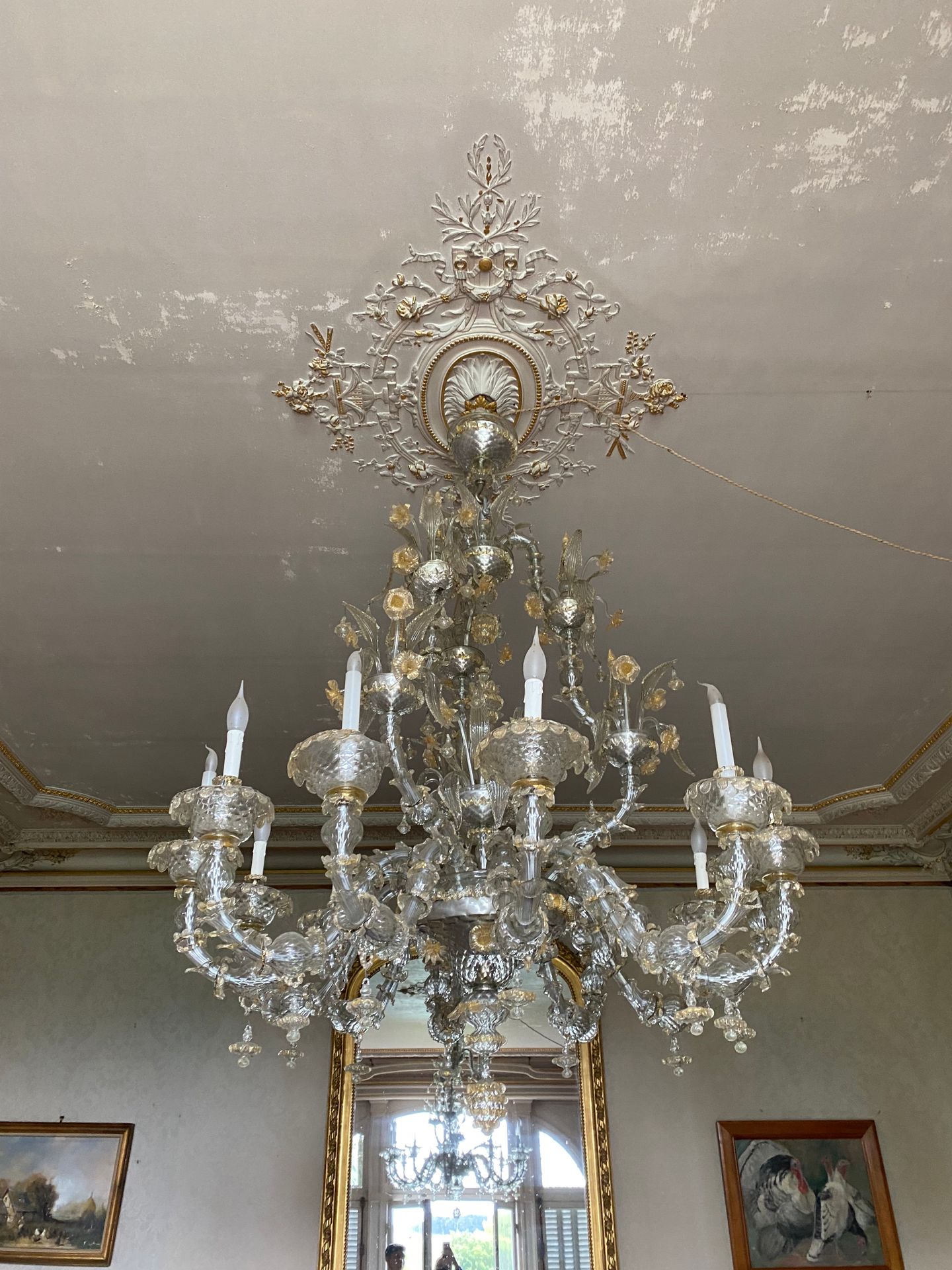 Null 非常重要的威尼斯吊灯，透明和金色的穆拉诺玻璃，3层，20个灯臂

威尼斯，20世纪

高：150厘米（约）- 直径：110厘米（约）。