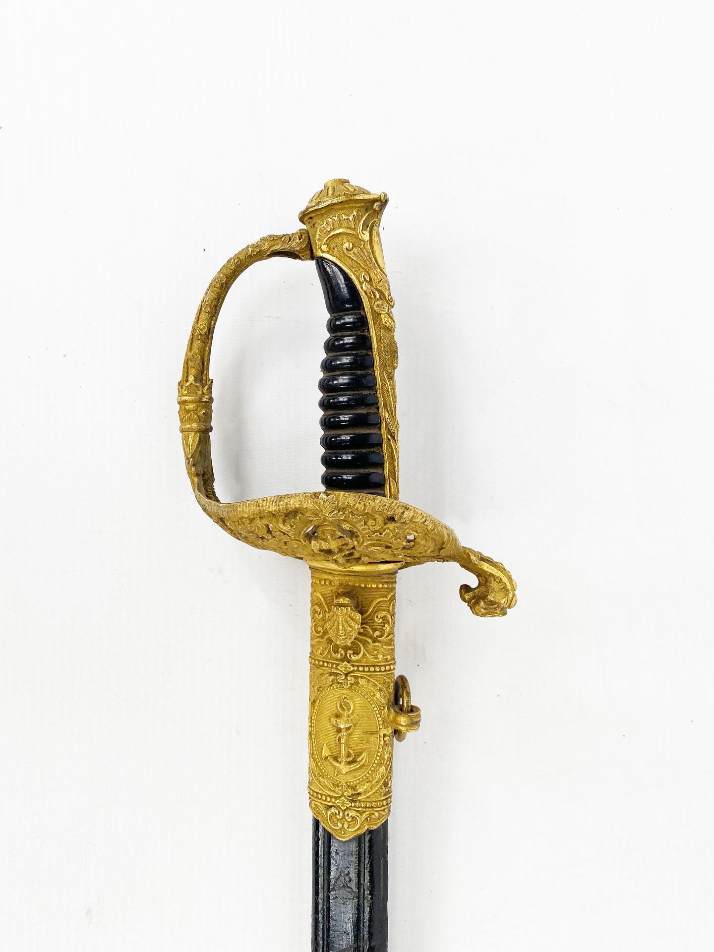 Null 海军军官的军刀，型号为1837。



镀金的黄铜支架上有一个联接拱门上的护卫分支，联接拱门上有一个镂空板，上面装饰着一个海军锚和交错的图案。

弧形&hellip;