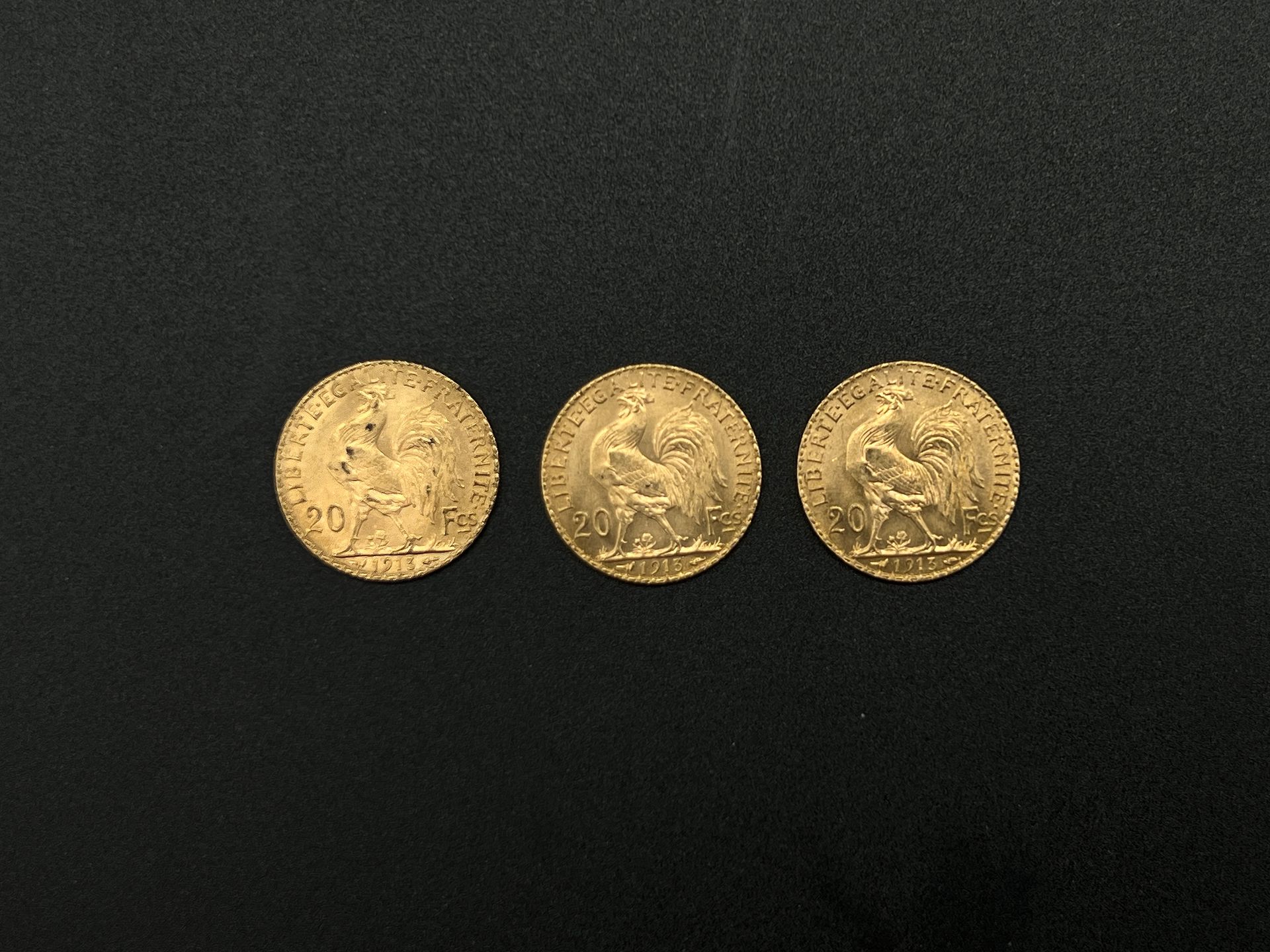 Null Lote de tres monedas de oro de 20 francos con el gallo del año 1913.

Peso &hellip;
