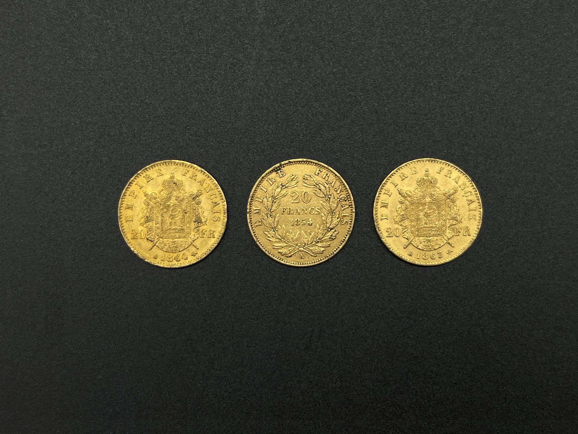Null 一批三枚20法郎的拿破仑三世金币，包括两枚桂冠头像和一枚非桂冠头像。

年份 :

-1854

-1863

-1864

总重量：19,4克。

&hellip;