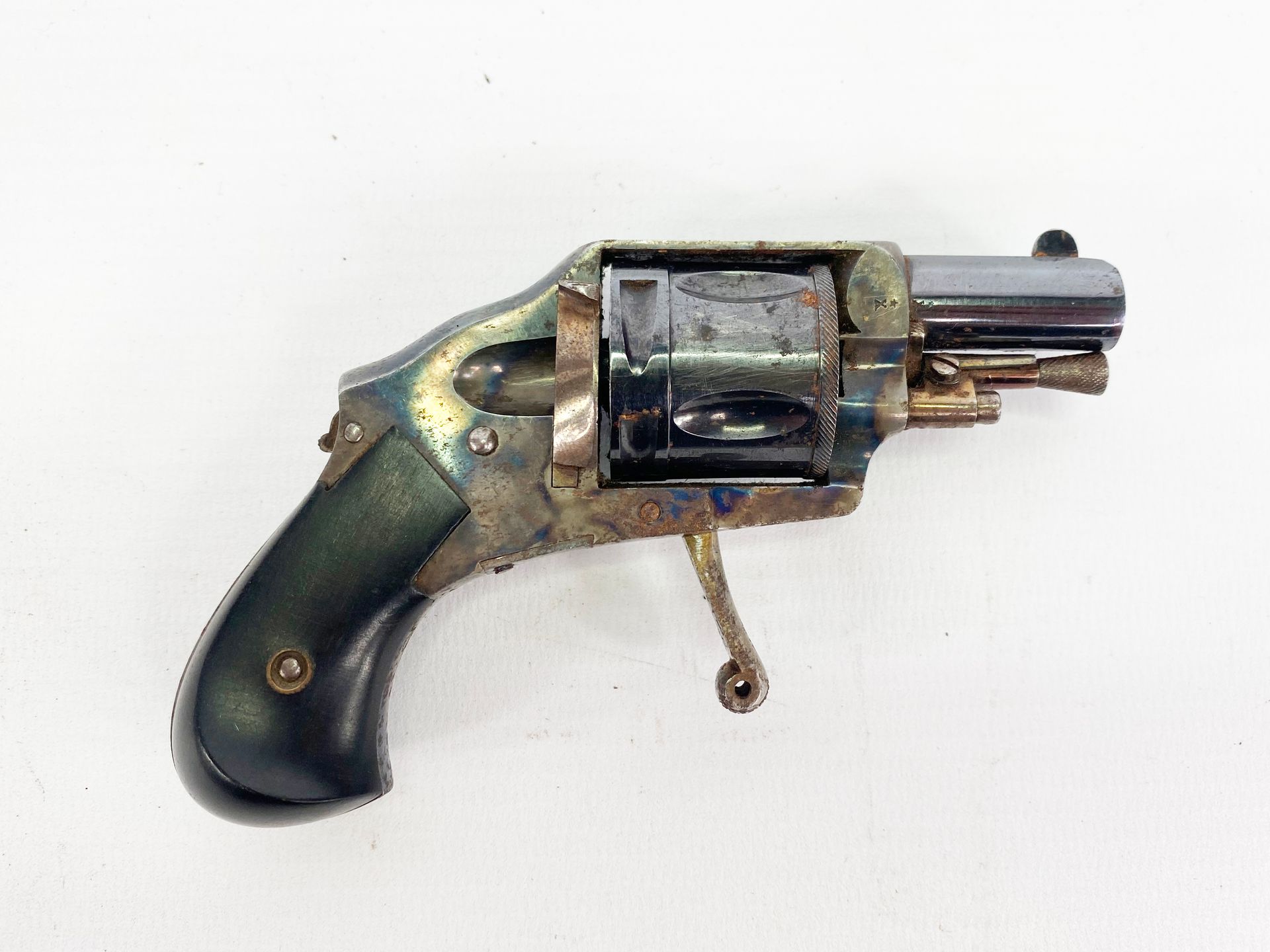 Null Revolver Typ Bulldog, Kaliber 9 mm.



Typ hammerlos.

Fünfschüssiger Lauf,&hellip;